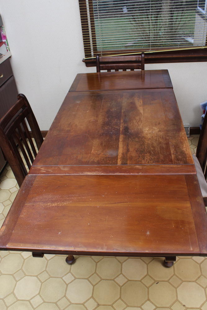 Vintage Stickley Furniture Draw Leaf Table and Dining Chairs