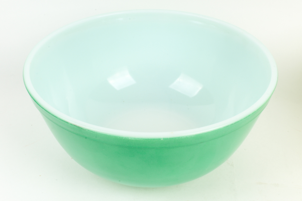 Vintage Pyrex "Primary Colors" Mixing Bowls in Yellow and Green 1940s