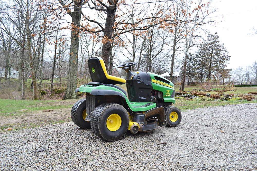 John Deere LA145 Lawn Tractor