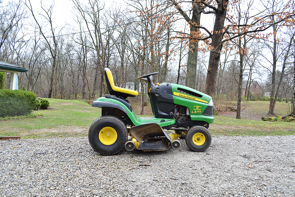 John Deere LA145 Lawn Tractor