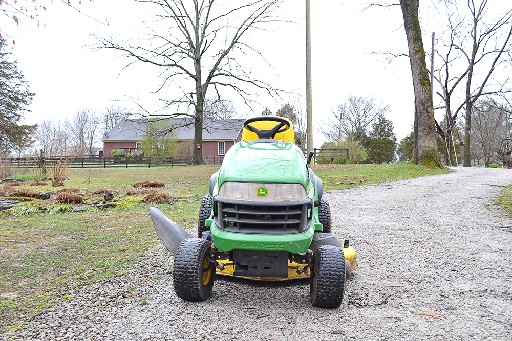 John Deere LA145 Lawn Tractor