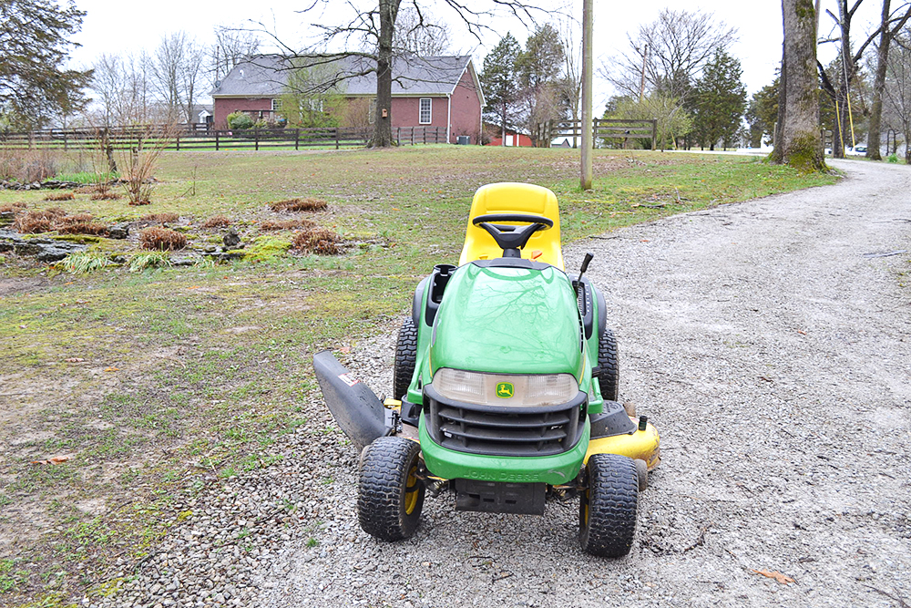 John Deere LA145 Lawn Tractor