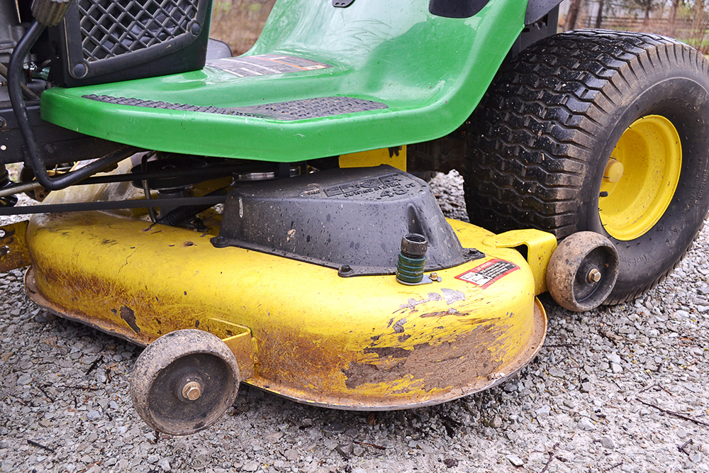 John Deere LA145 Lawn Tractor