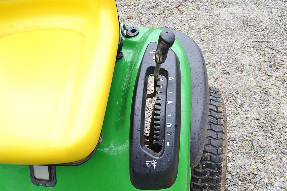 John Deere LA145 Lawn Tractor