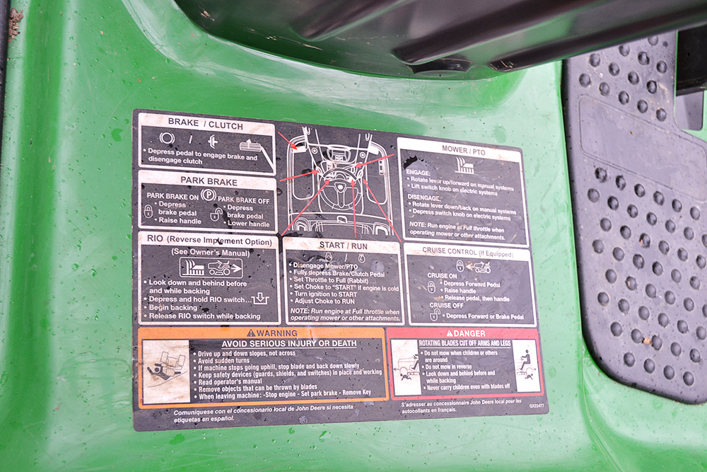 John Deere LA145 Lawn Tractor