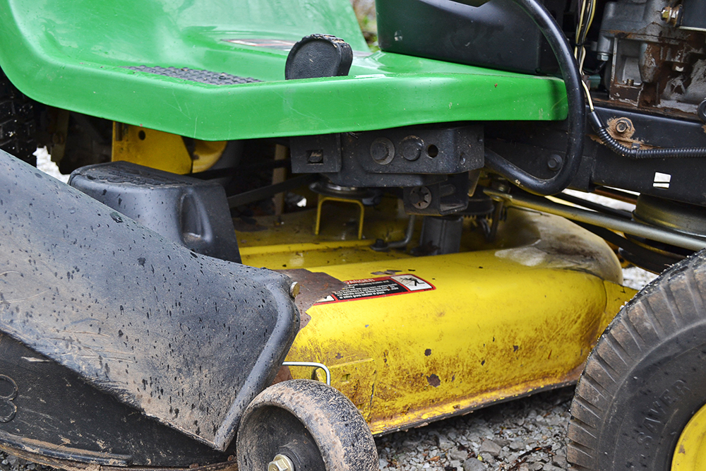 John Deere LA145 Lawn Tractor