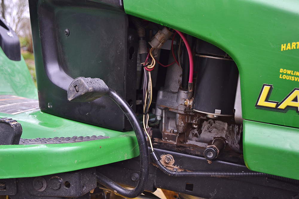 John Deere LA145 Lawn Tractor