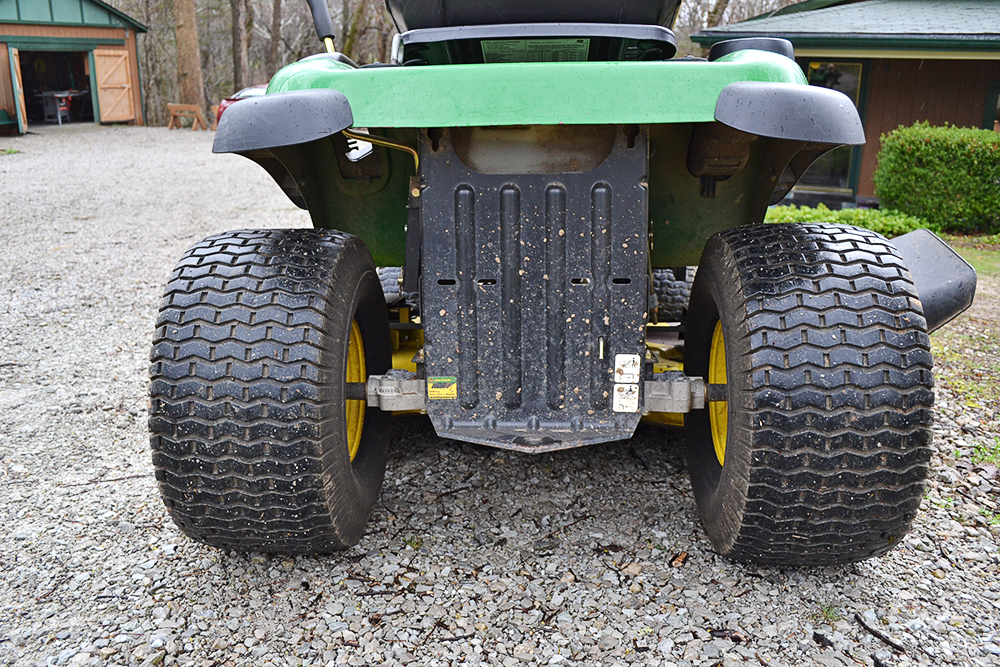 John Deere LA145 Lawn Tractor