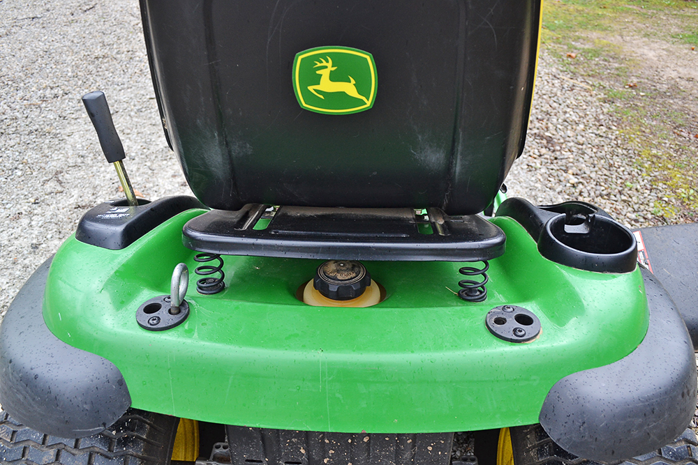 John Deere LA145 Lawn Tractor