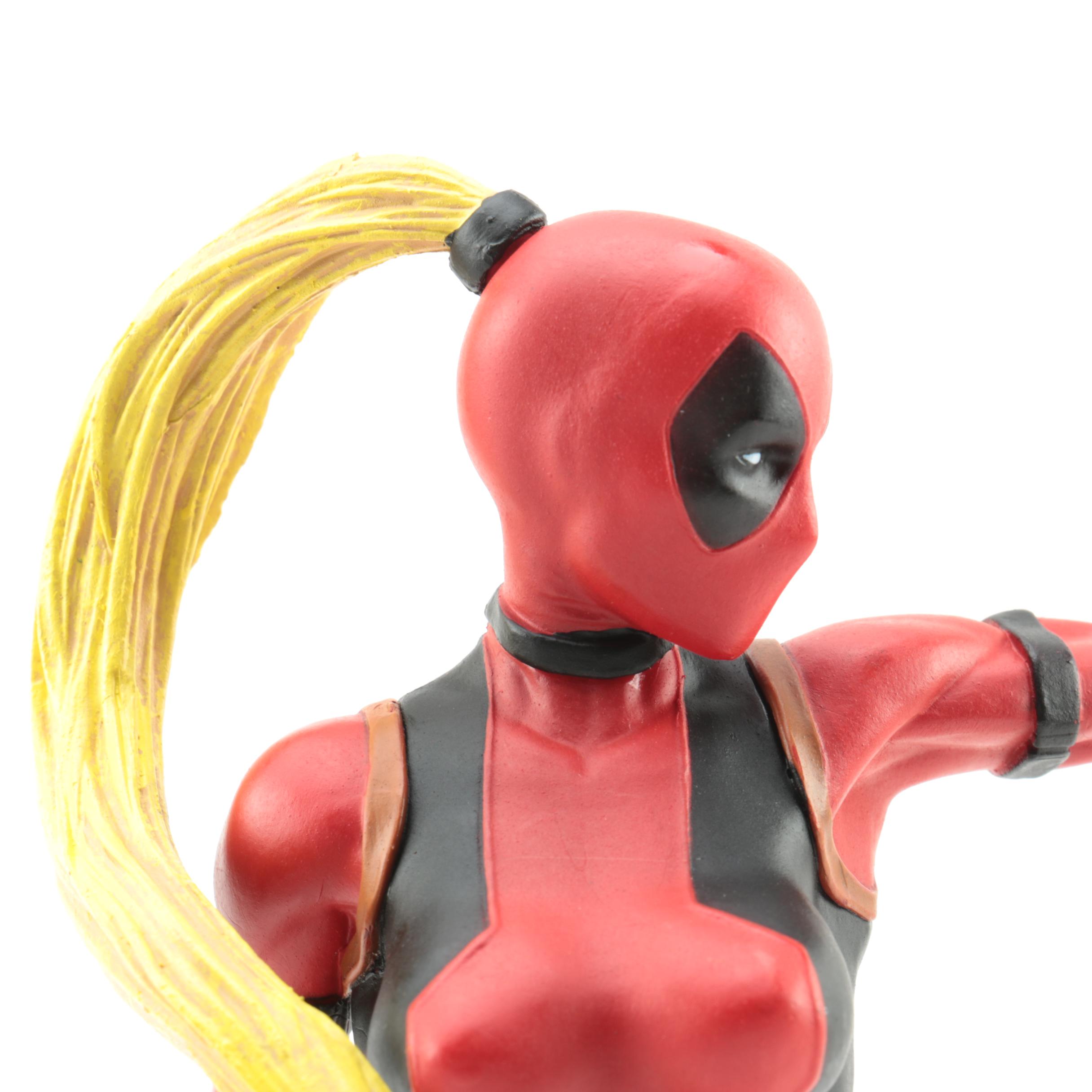 Marvel "Lady Deadpool" Figure
