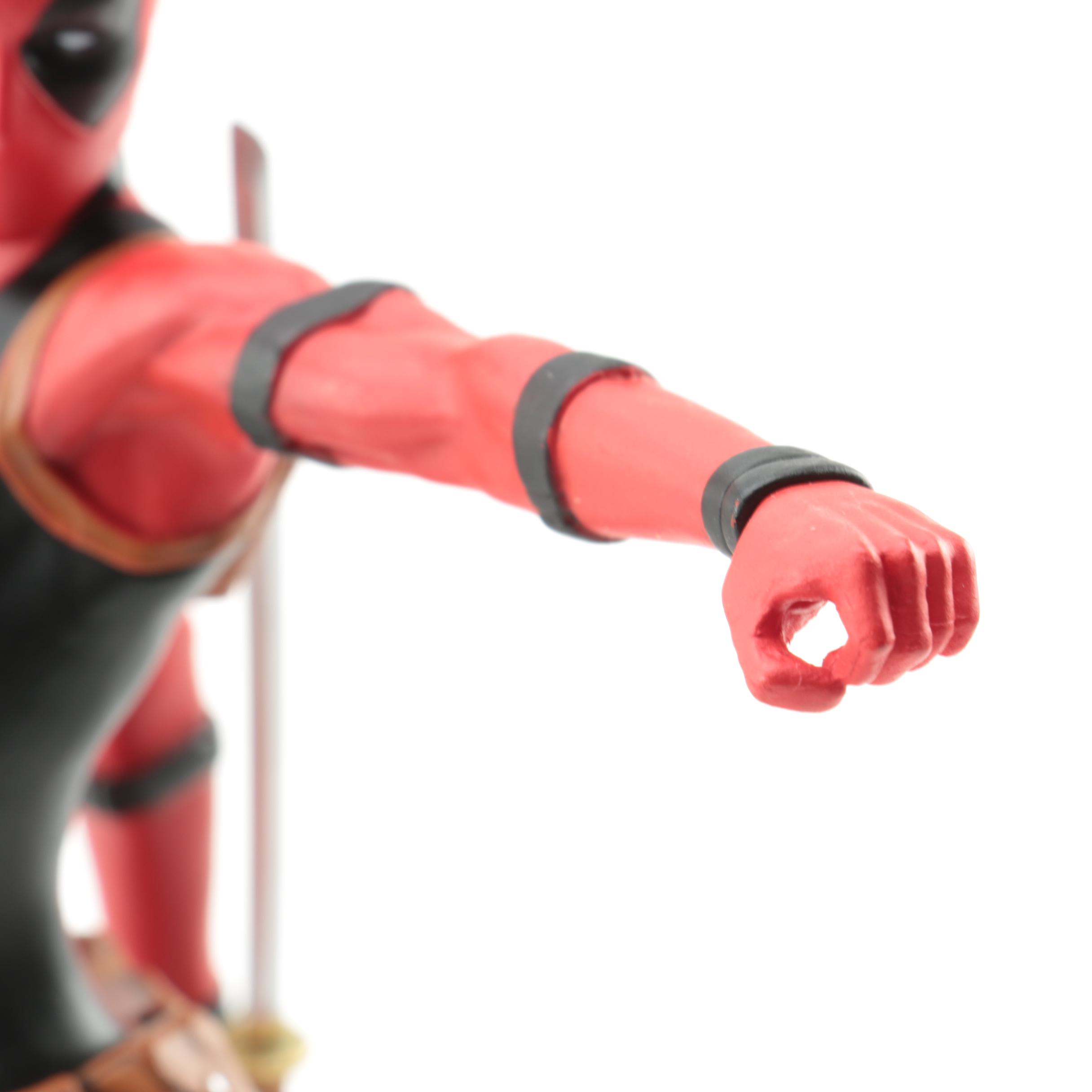 Marvel "Lady Deadpool" Figure