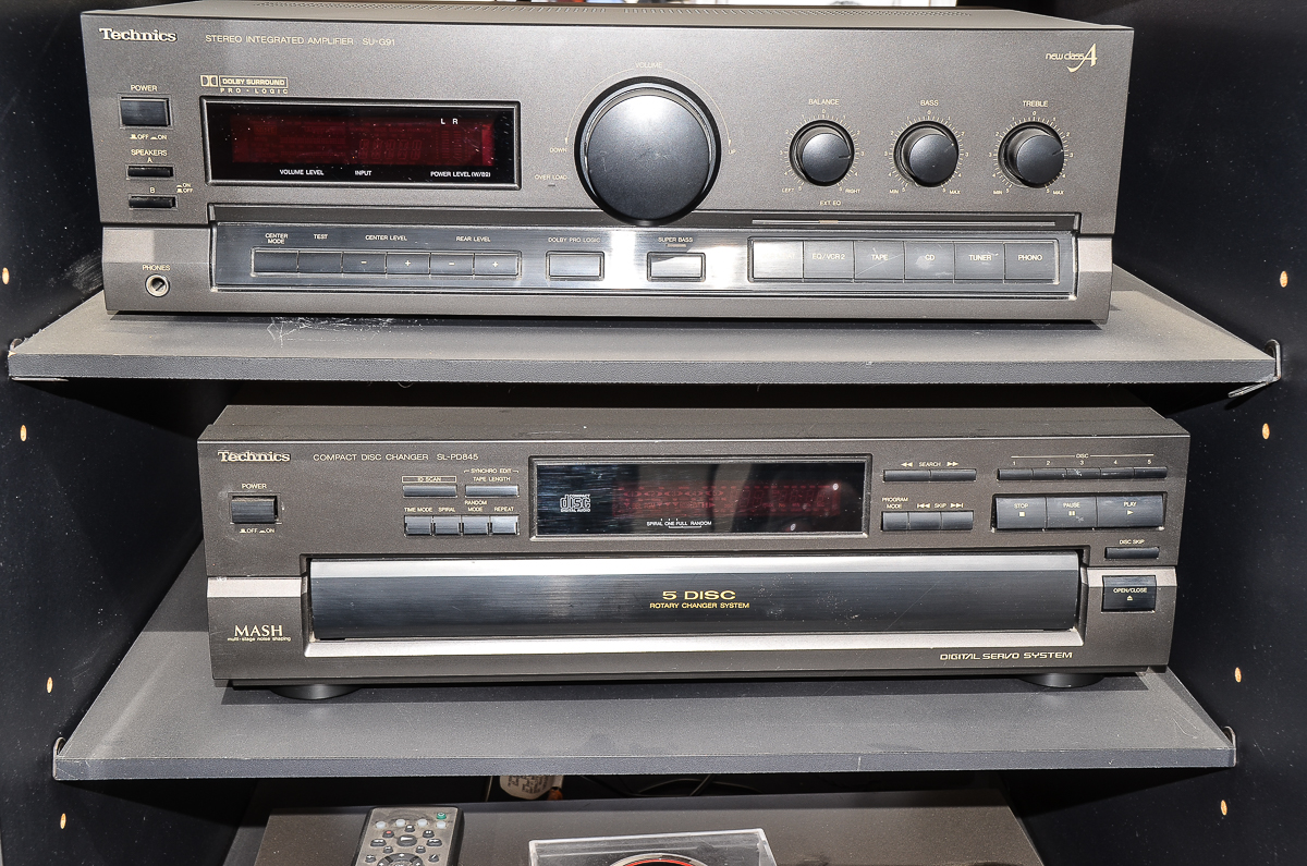 Technics Home Stereo System Equipment with Cabinet