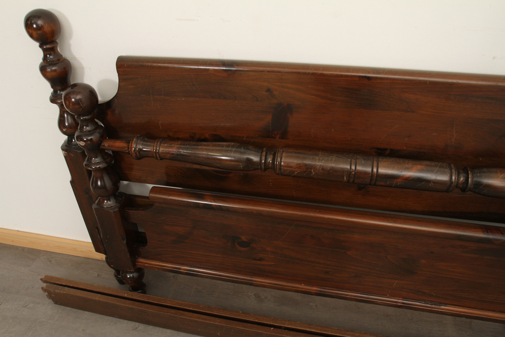 Federal Style Pine Queen Bed Frame by Bennington