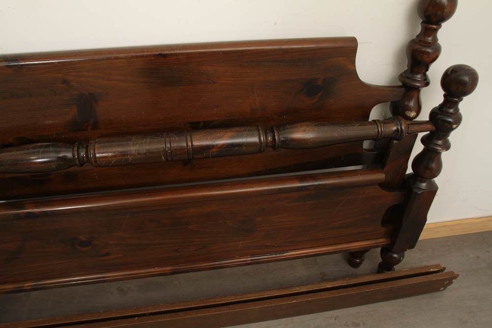 Federal Style Pine Queen Bed Frame by Bennington