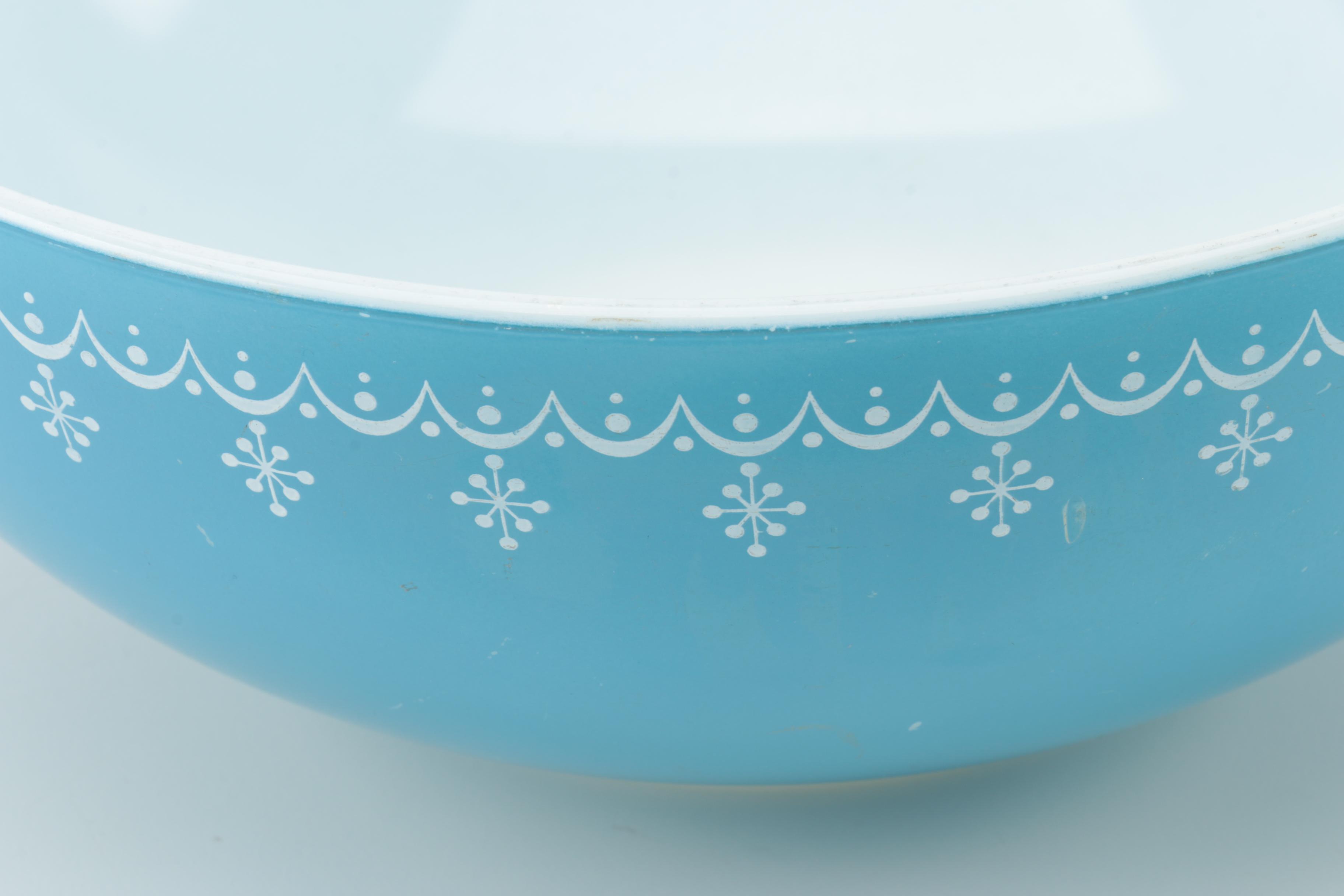 Pyrex "Snowflake Blue" Cinderella Bowl Set