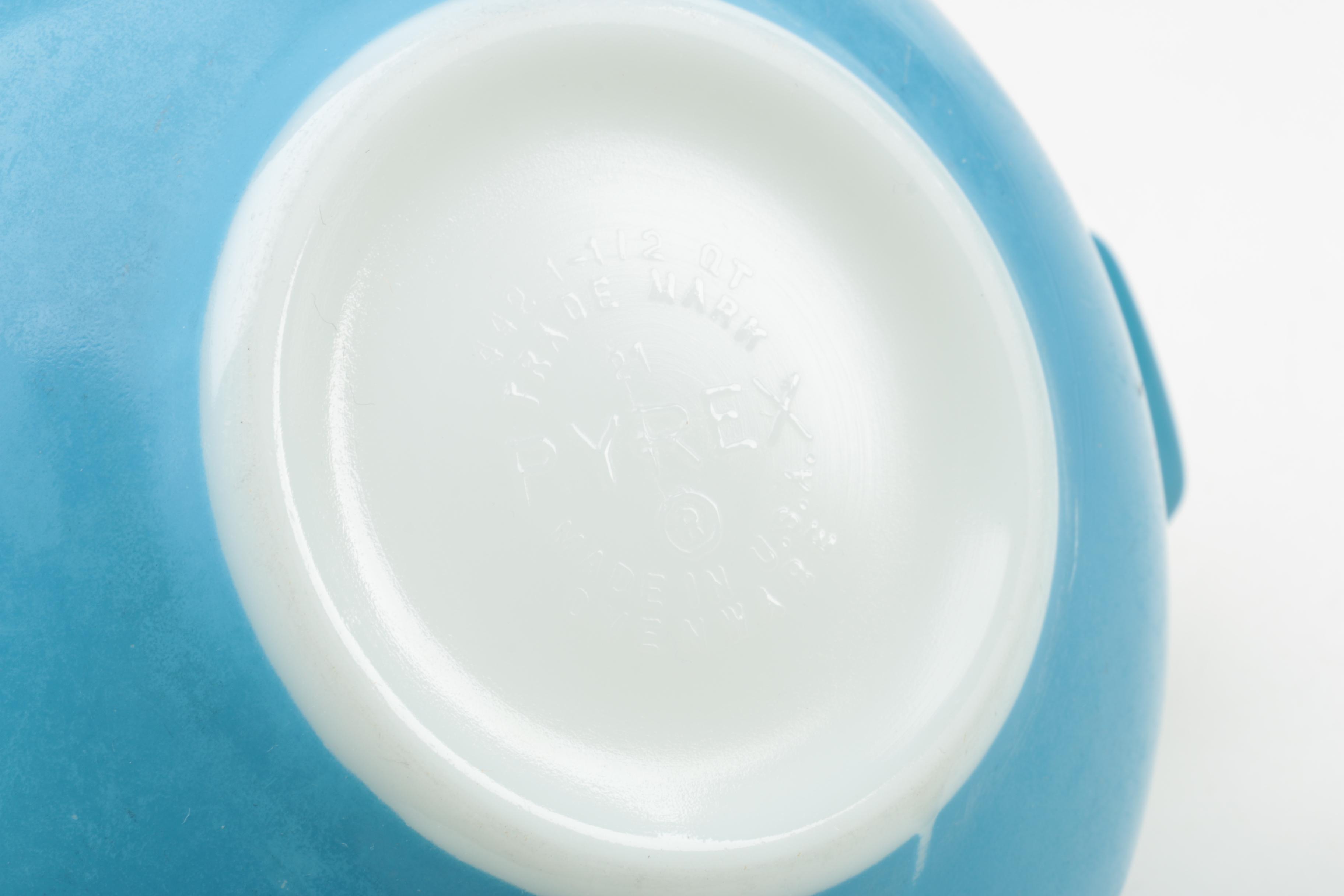 Pyrex "Snowflake Blue" Cinderella Bowl Set
