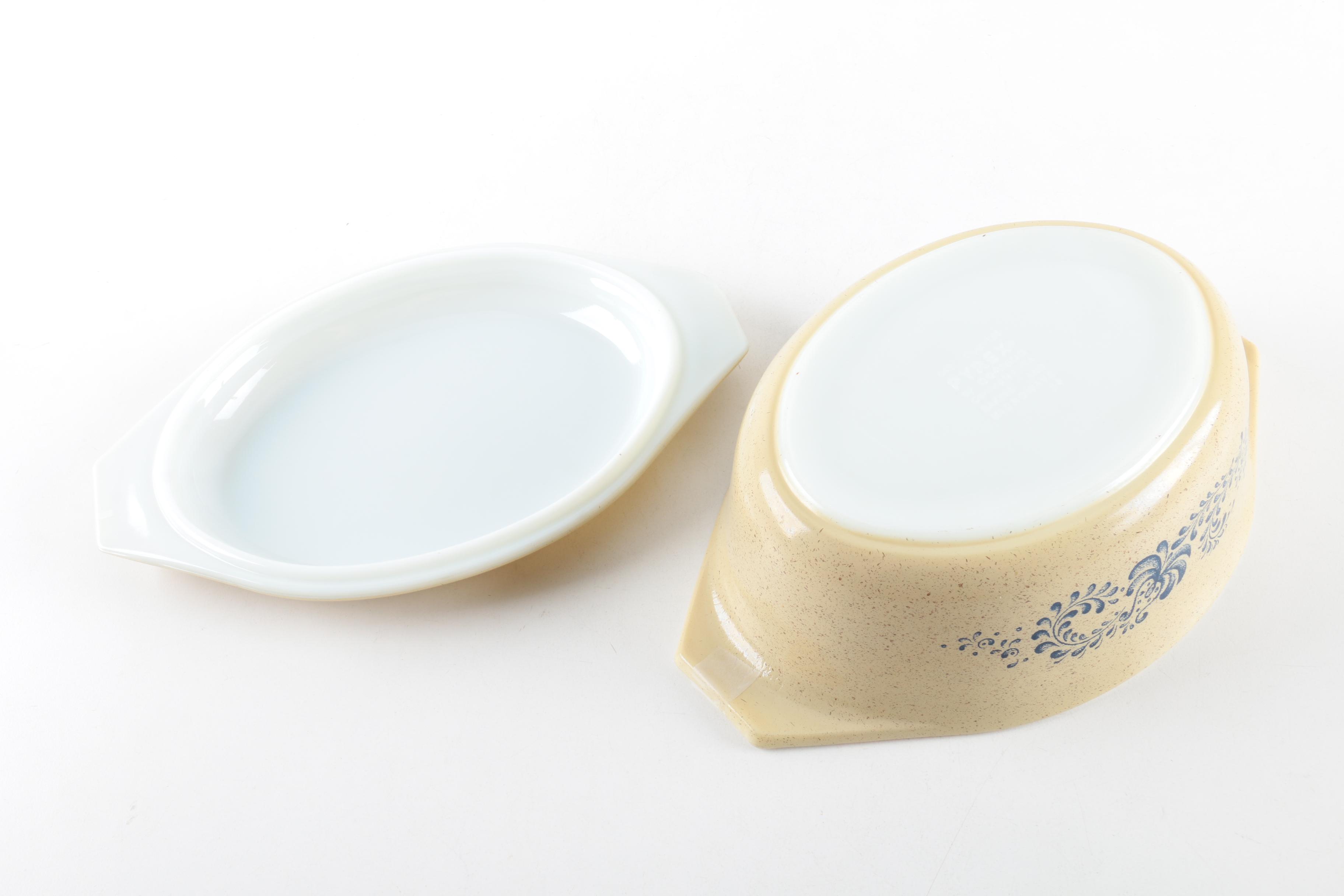 Vintage Pyrex "Homestead" Baking Dish and Mixing Bowls 1976-80