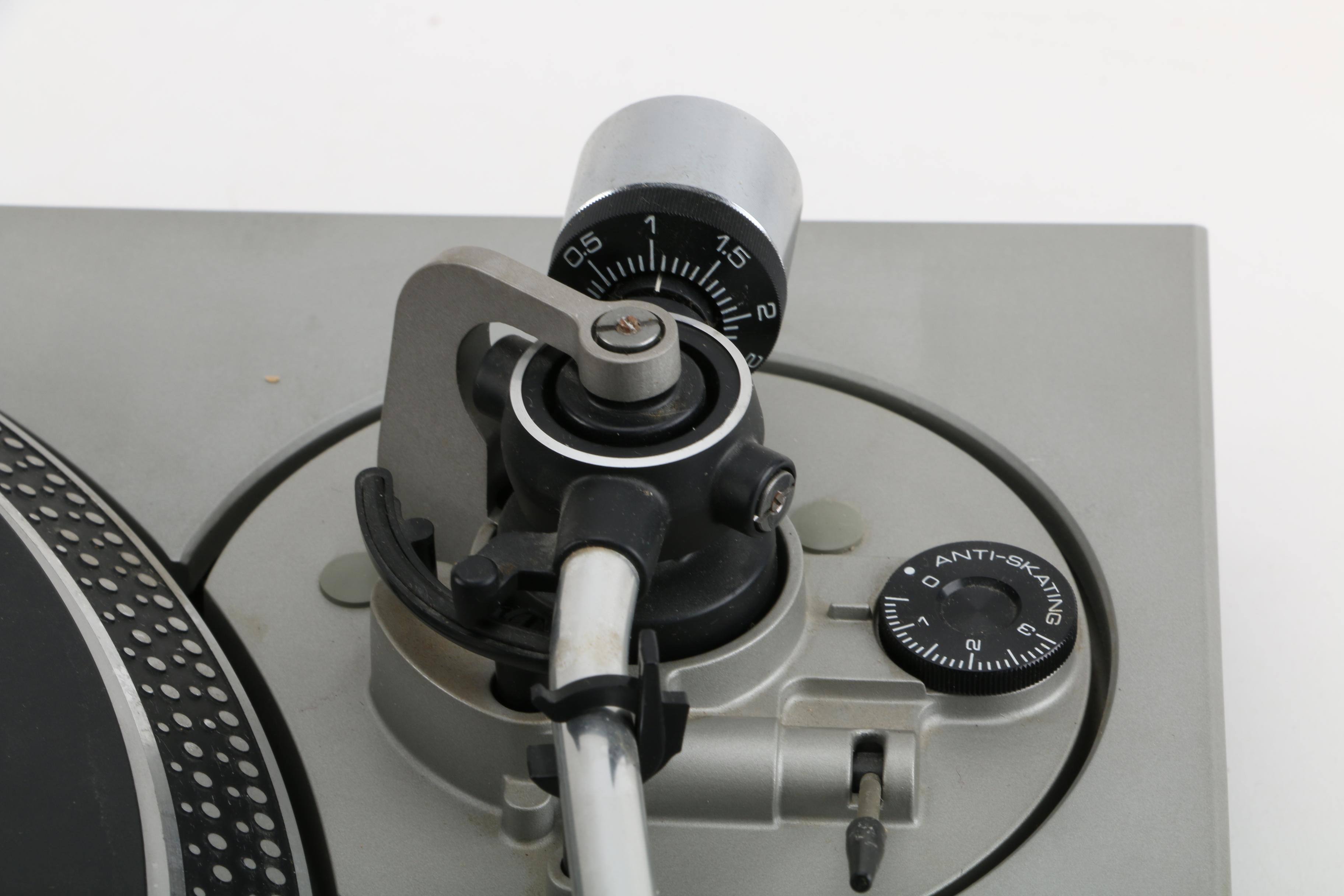 Technics SL-1700 Turntable