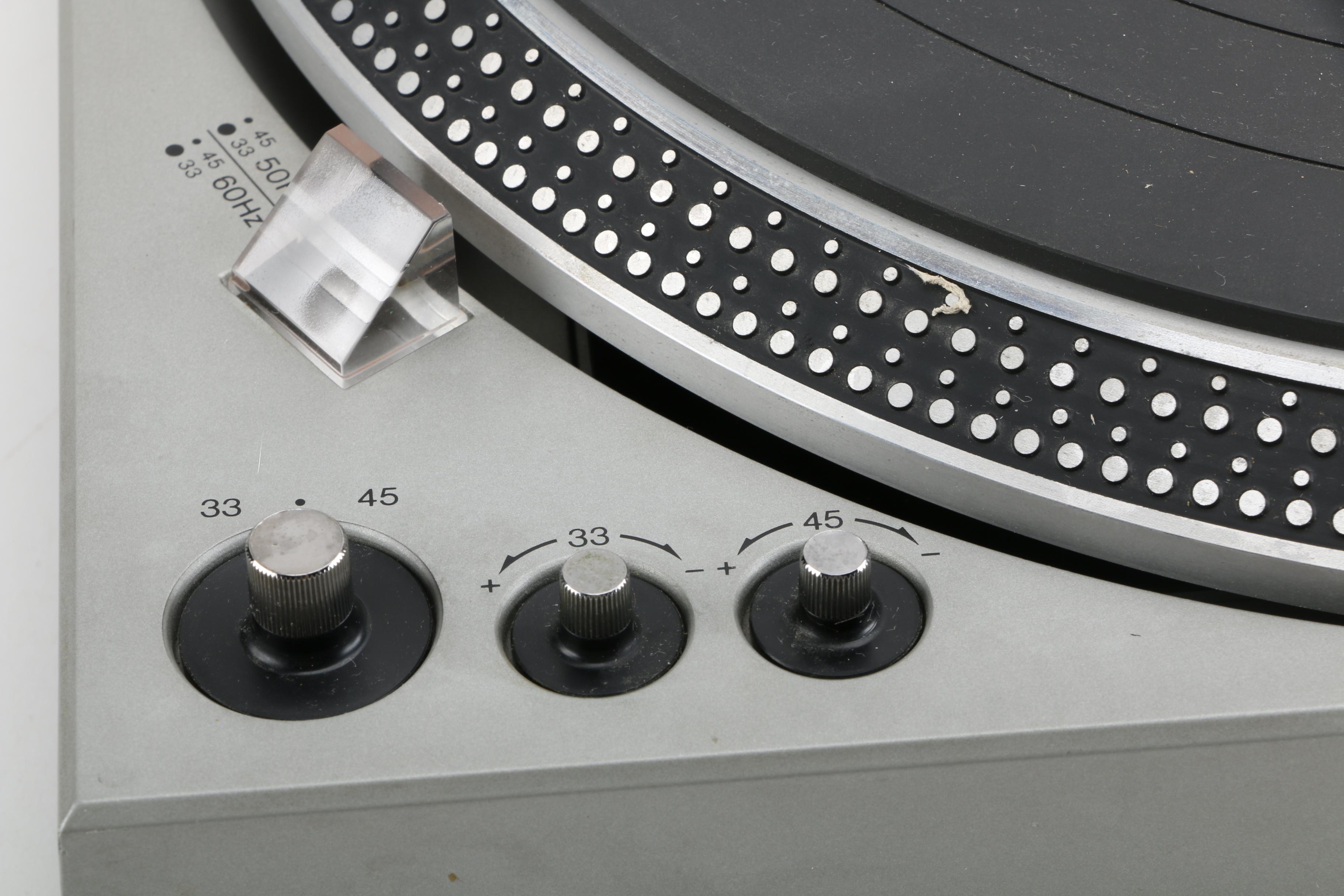 Technics SL-1700 Turntable
