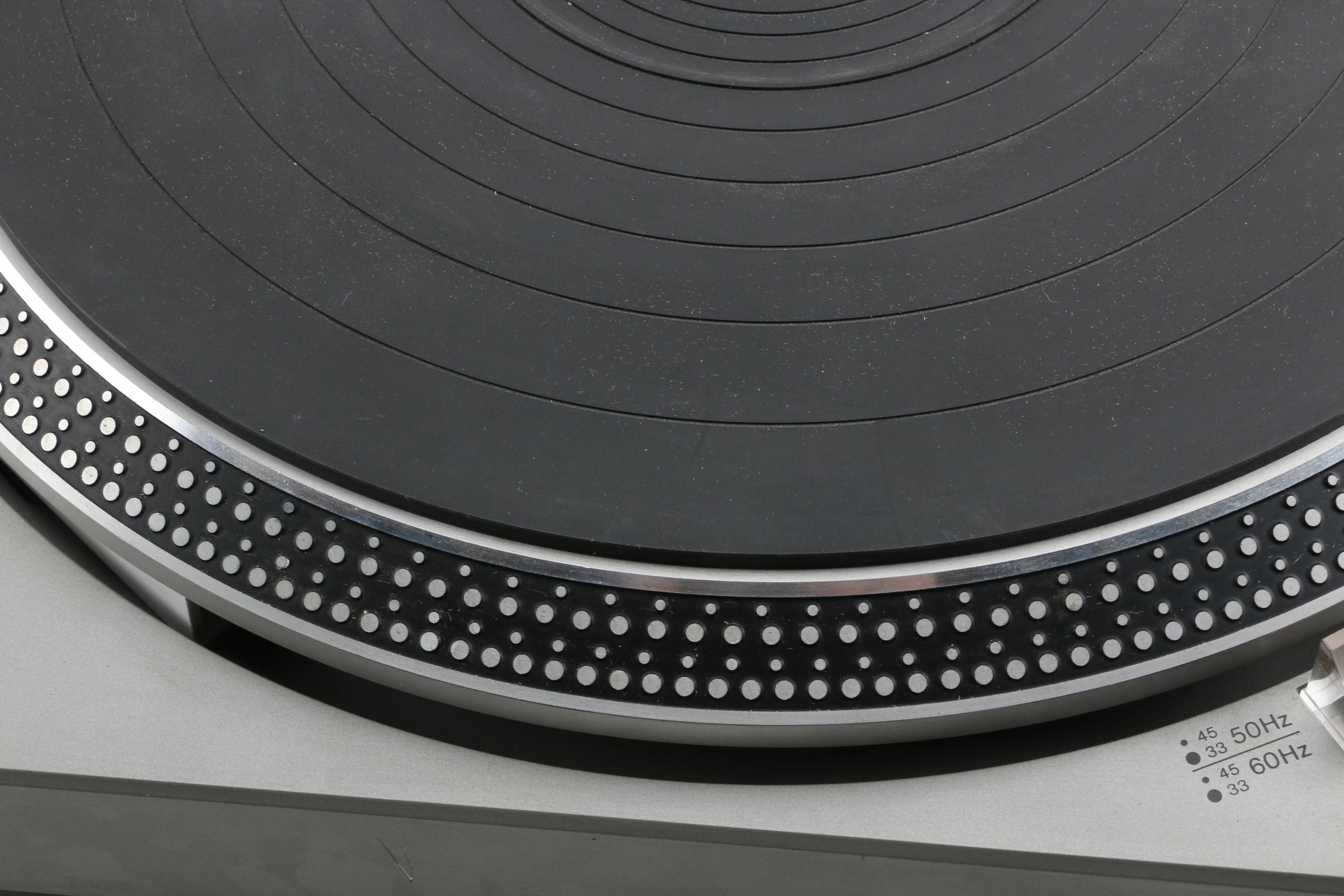 Technics SL-1700 Turntable