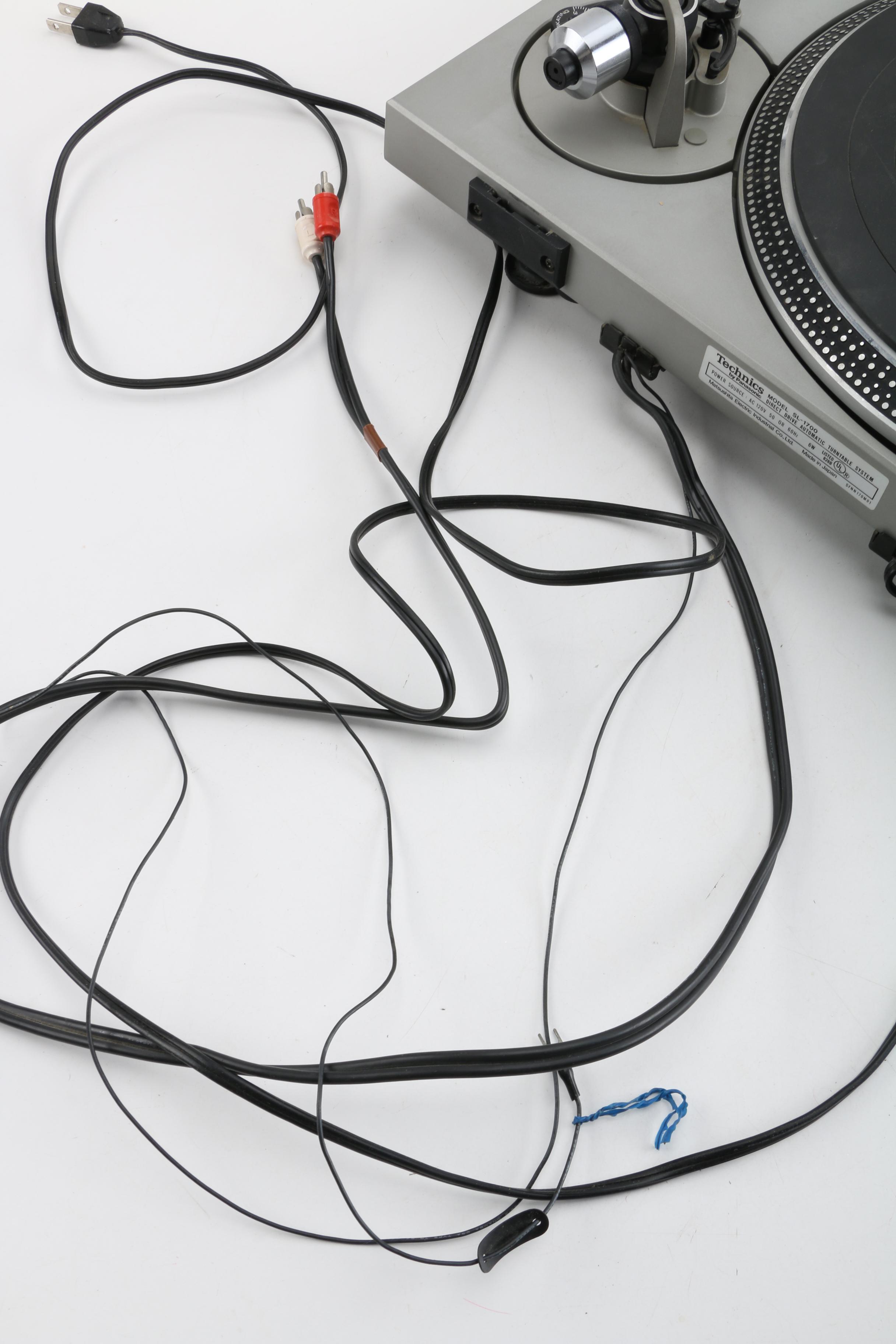 Technics SL-1700 Turntable