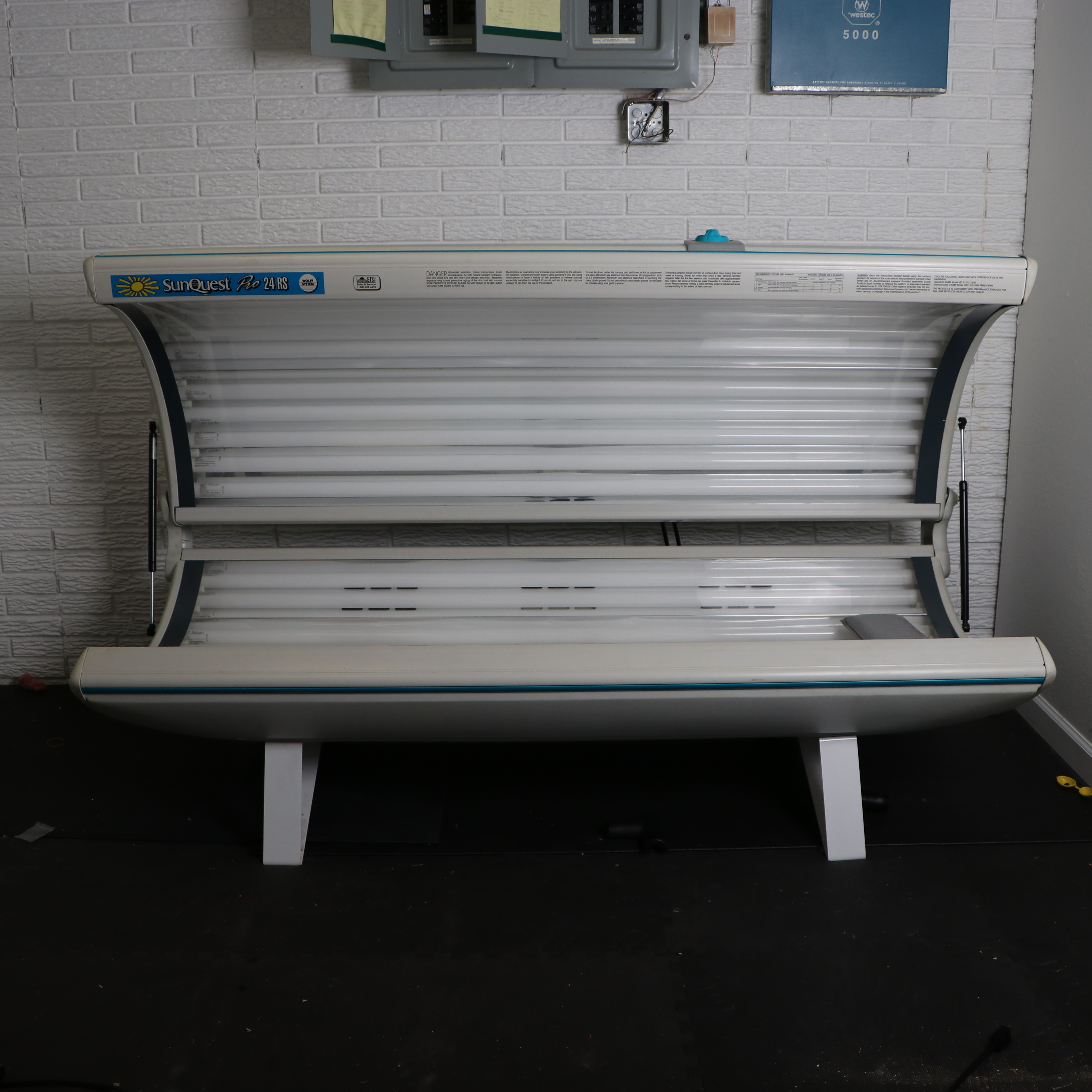 SunQuest Pro 24RS Tanning Bed by Wolff System