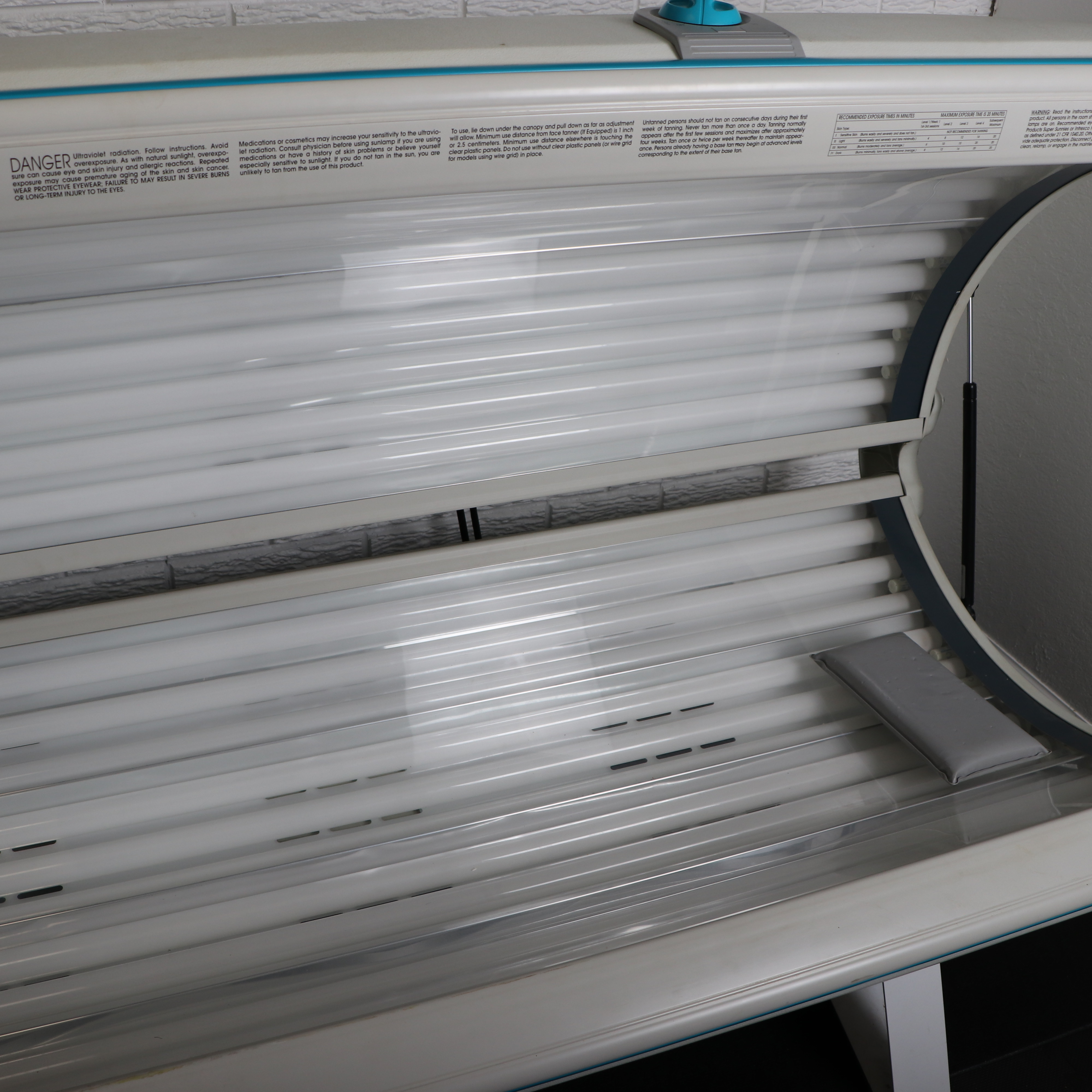SunQuest Pro 24RS Tanning Bed by Wolff System