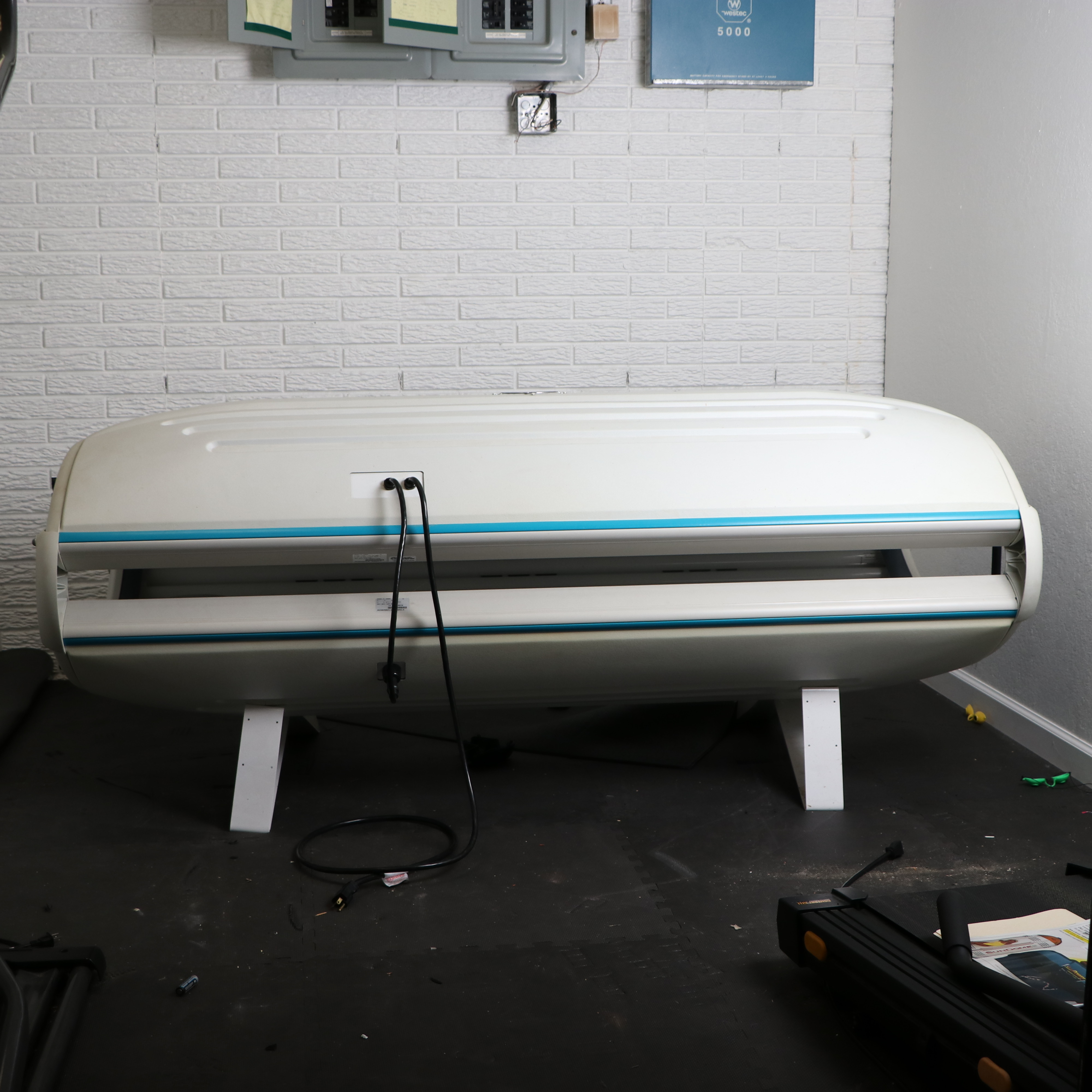 SunQuest Pro 24RS Tanning Bed by Wolff System