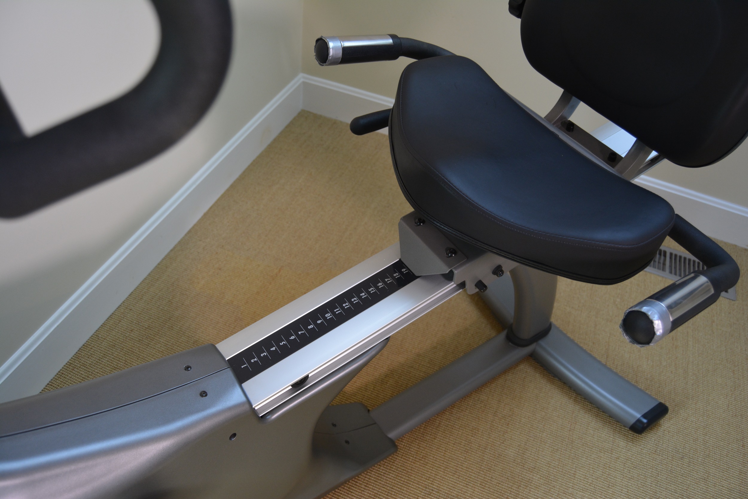 Vision Fitness R2200 HRT Fitness Bike