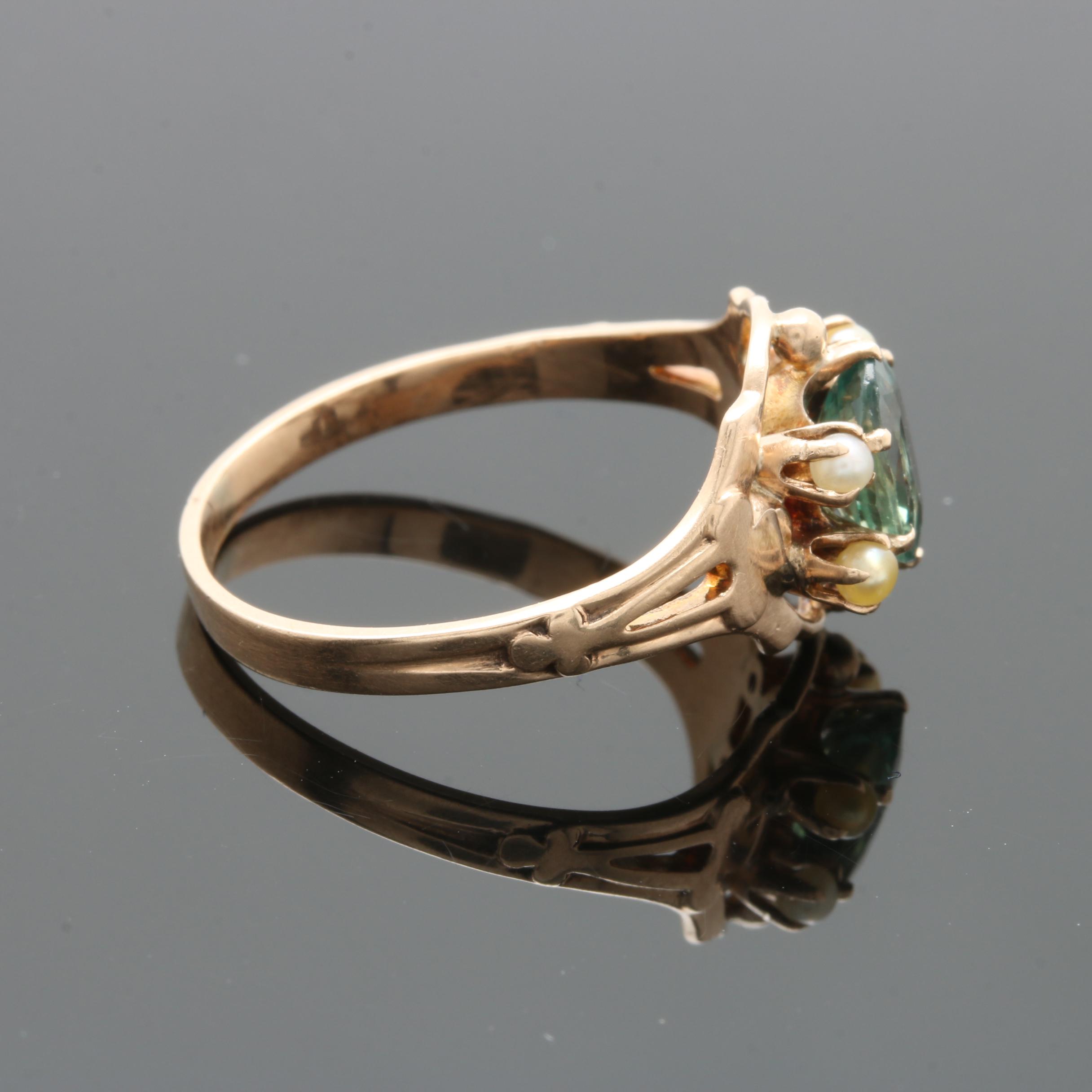 Vintage 10K Yellow Gold Green Sapphire and Seed Pearl Ring