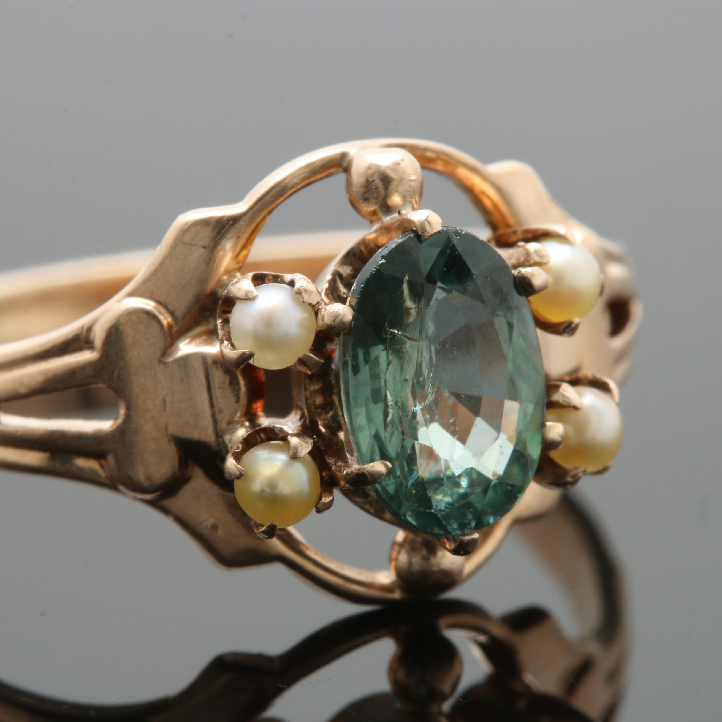 Vintage 10K Yellow Gold Green Sapphire and Seed Pearl Ring
