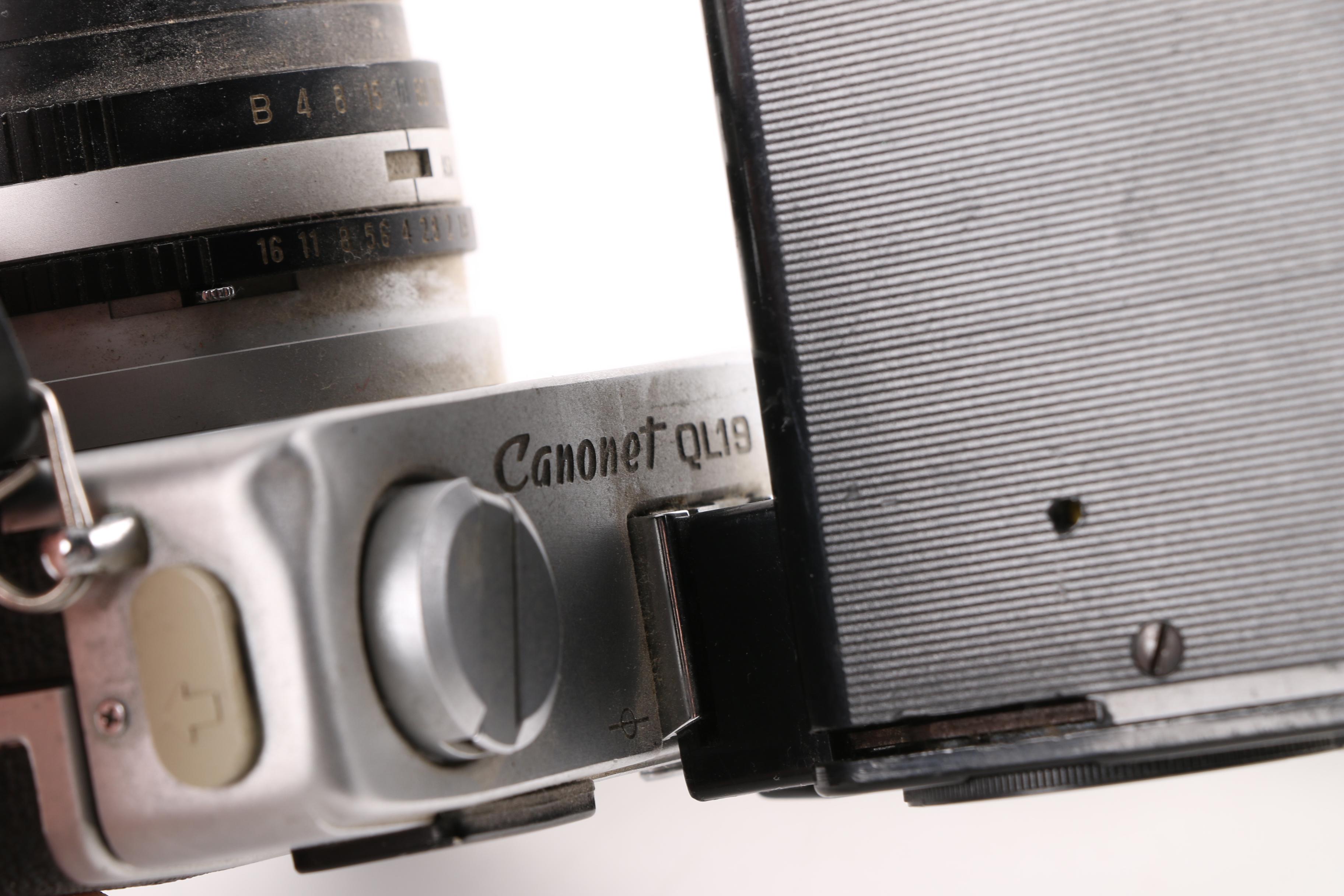 Vintage Canon QL19 35mm Rangefinder Camera with Metz 181 Flash