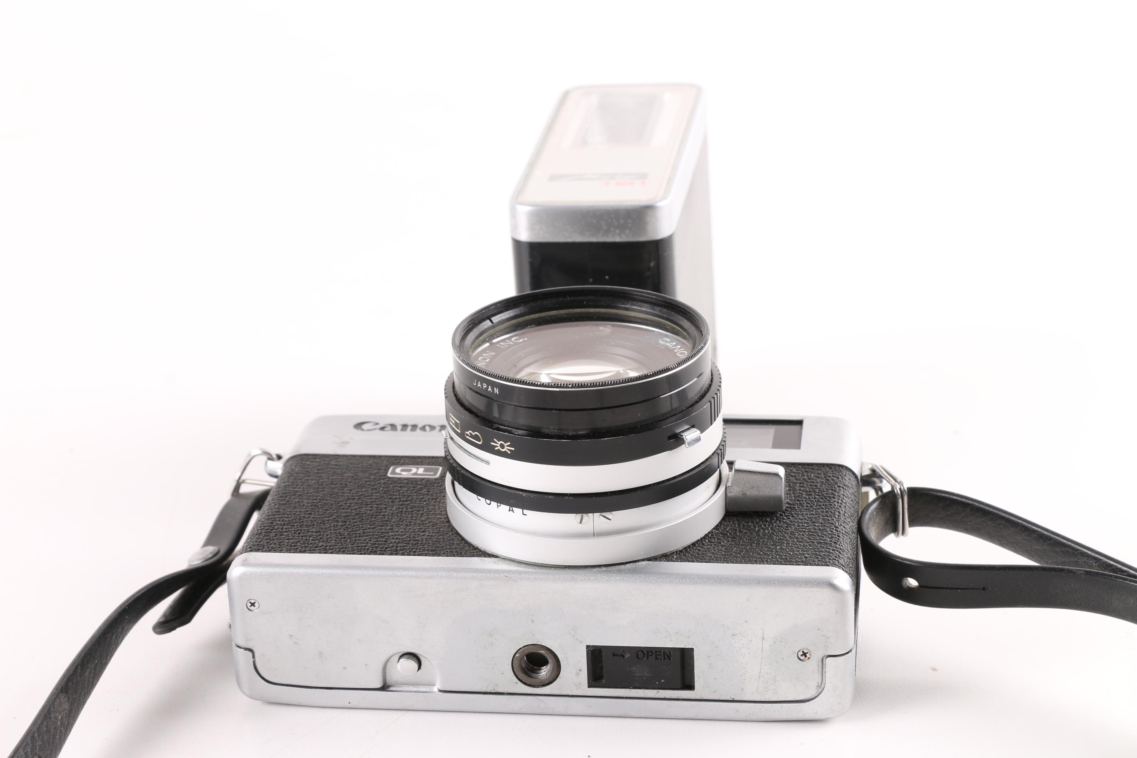 Vintage Canon QL19 35mm Rangefinder Camera with Metz 181 Flash