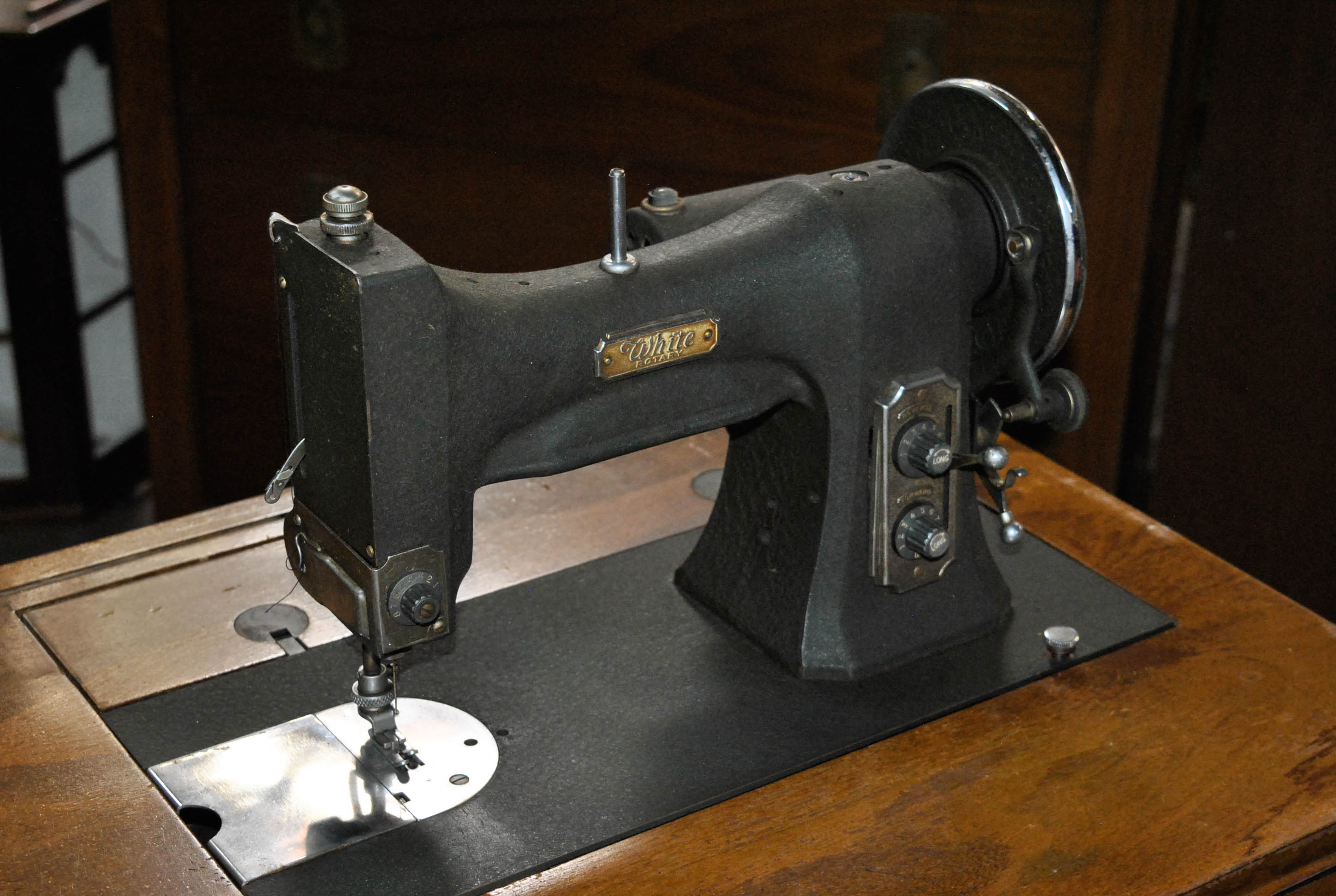 Vintage White Rotary Sewing Machine and Table