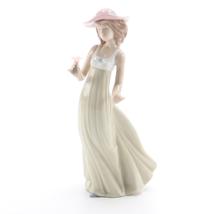 Nao by Lladro Lady Holding Flower Figurine