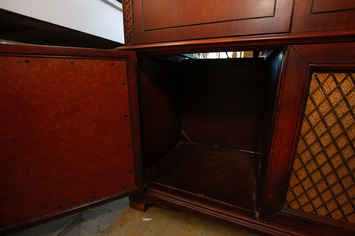 Vintage Mahogany Record Player and Radio Console by Stromberg-Carlson