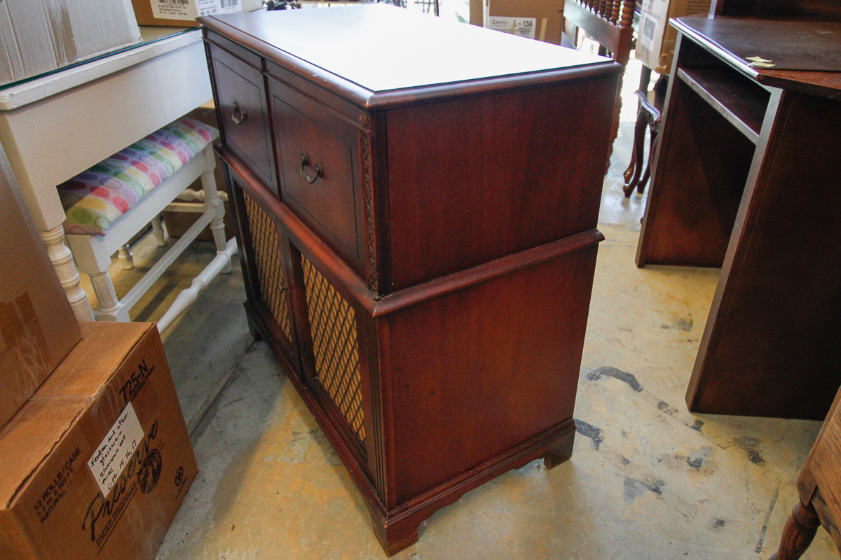 Vintage Mahogany Record Player and Radio Console by Stromberg-Carlson