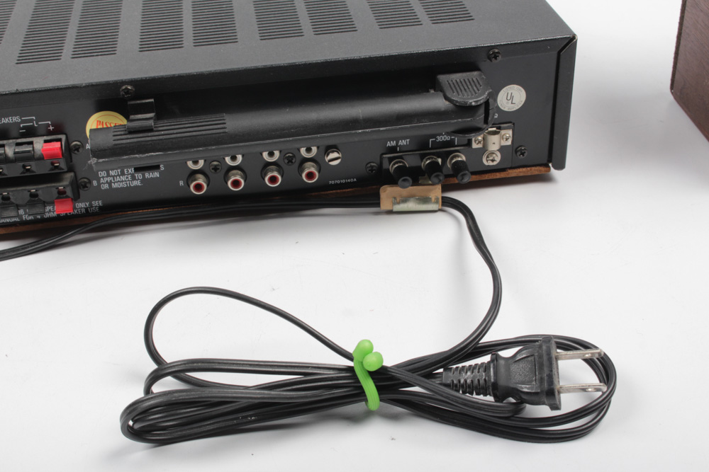 Realistic STA-700 Stereo Receiver and Minimus 7W Speakers