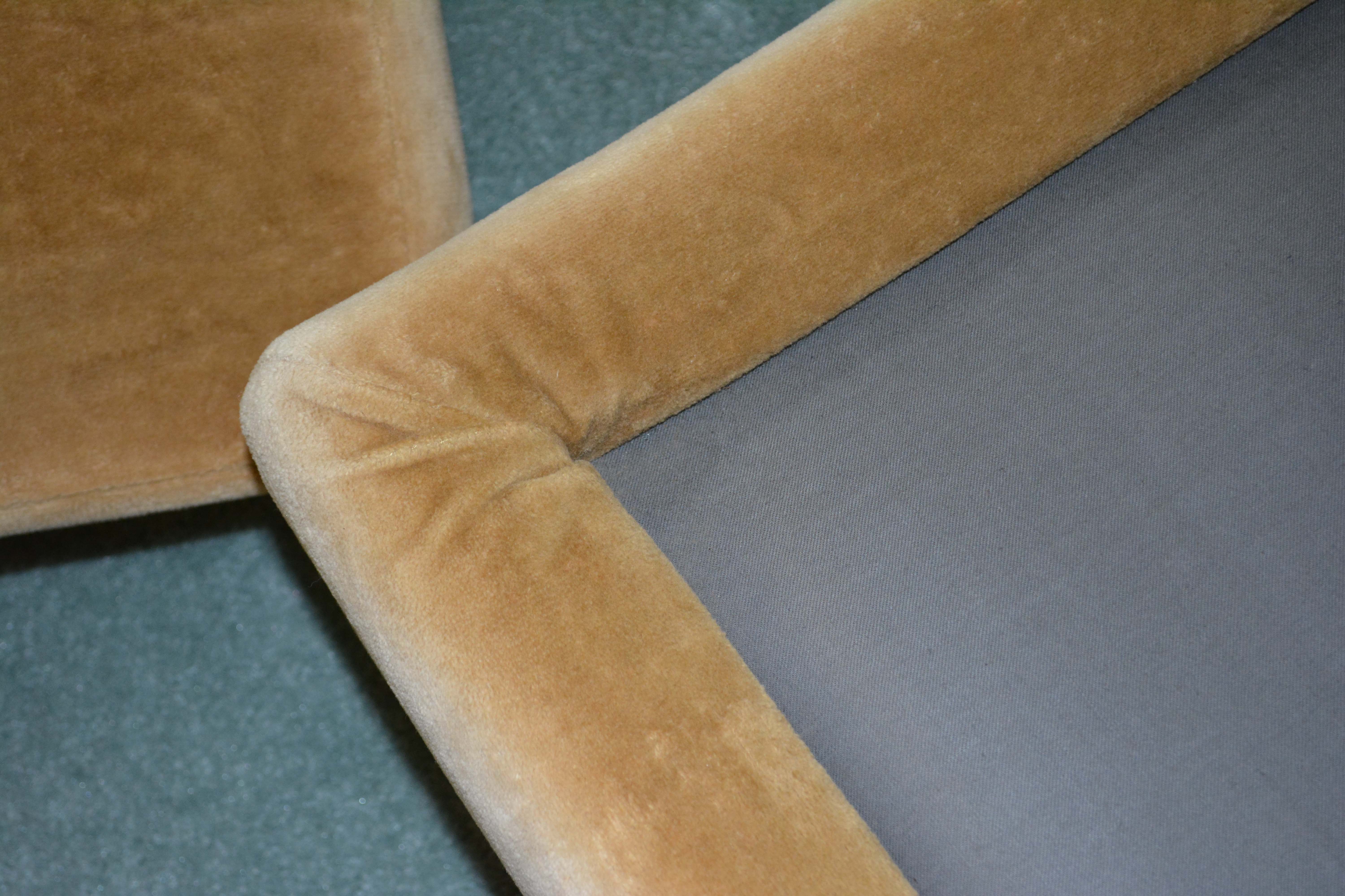 Selig of Monroe Modular Sectional with Two Ottomans