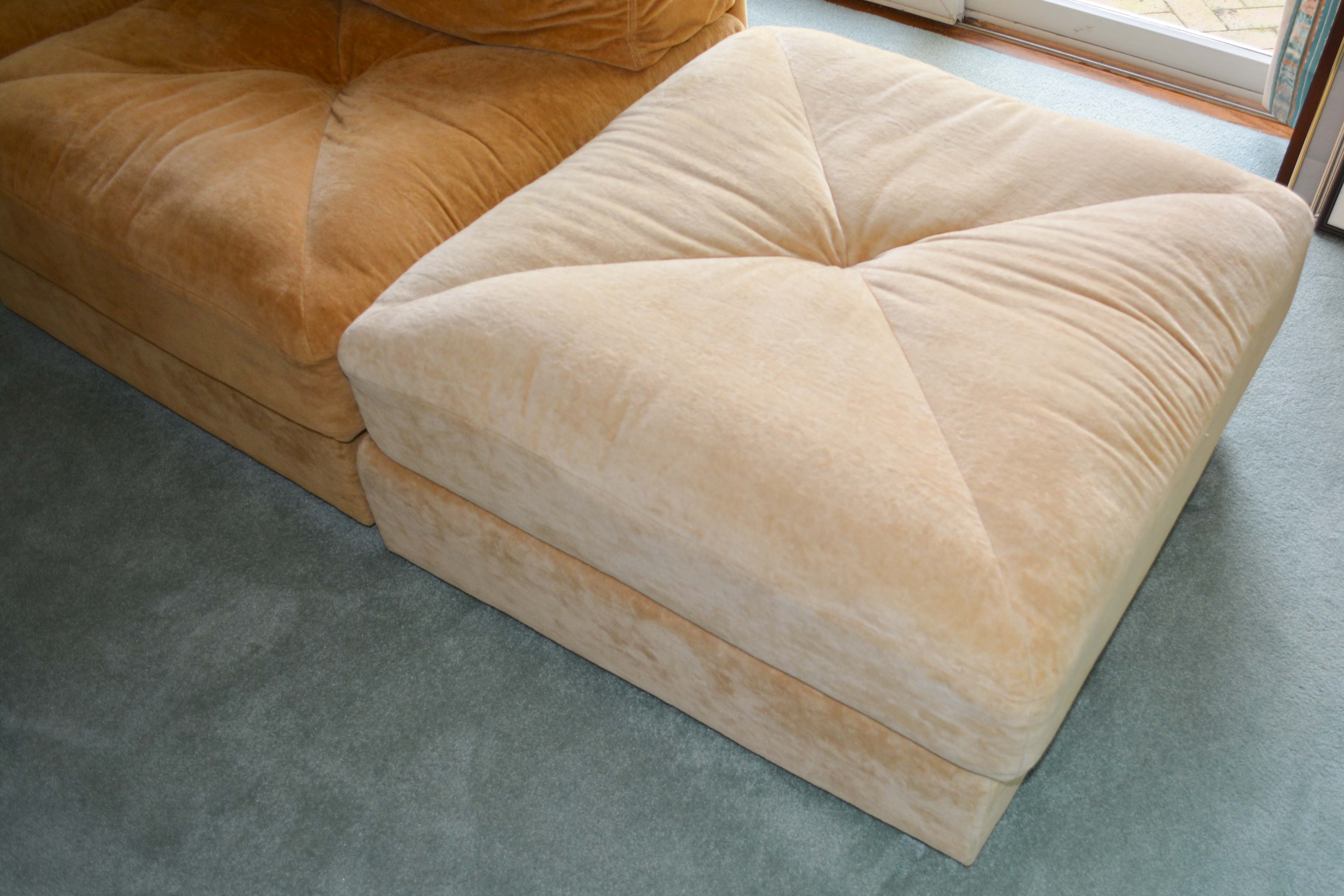 Selig of Monroe Modular Sectional with Two Ottomans