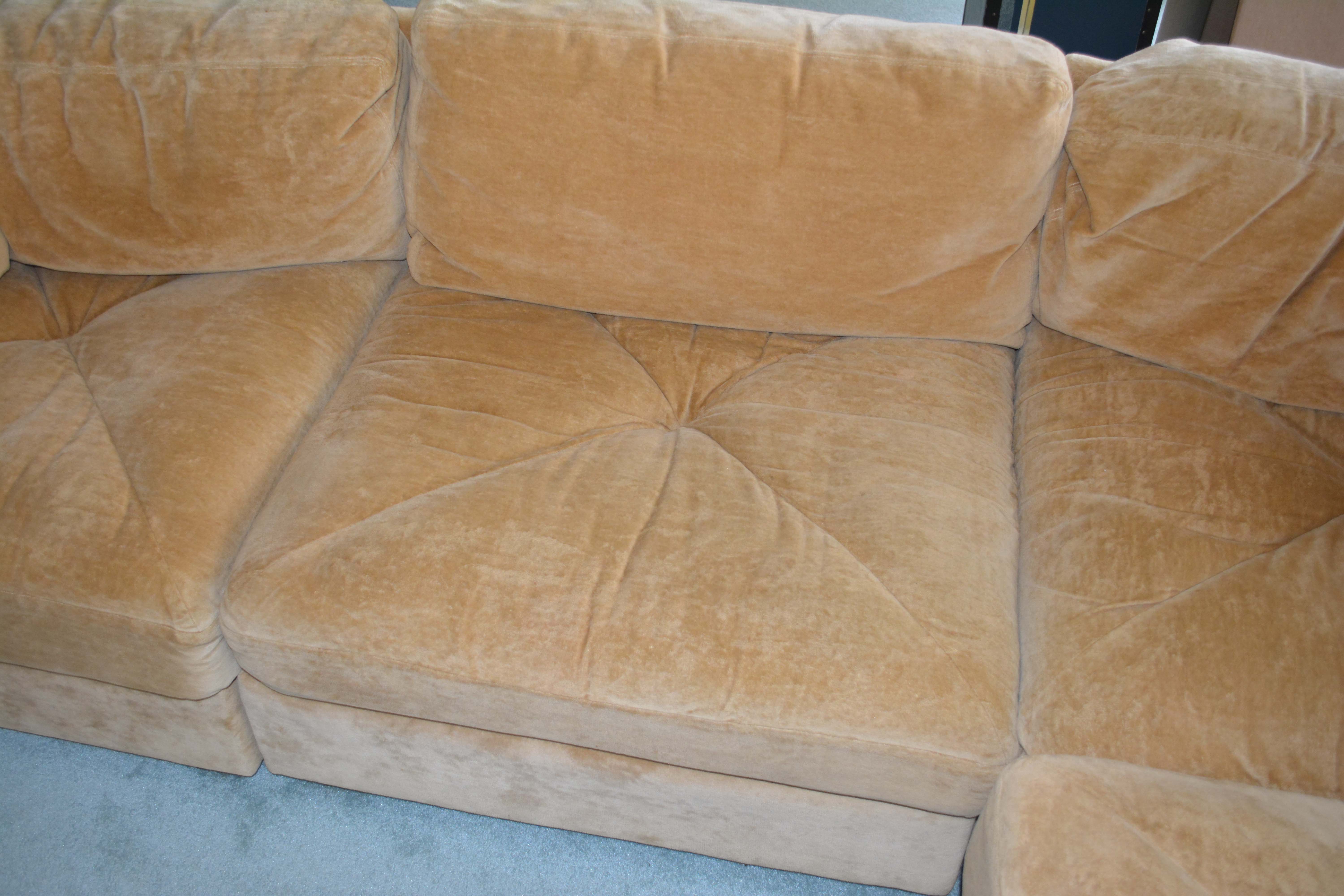 Selig of Monroe Modular Sectional with Two Ottomans