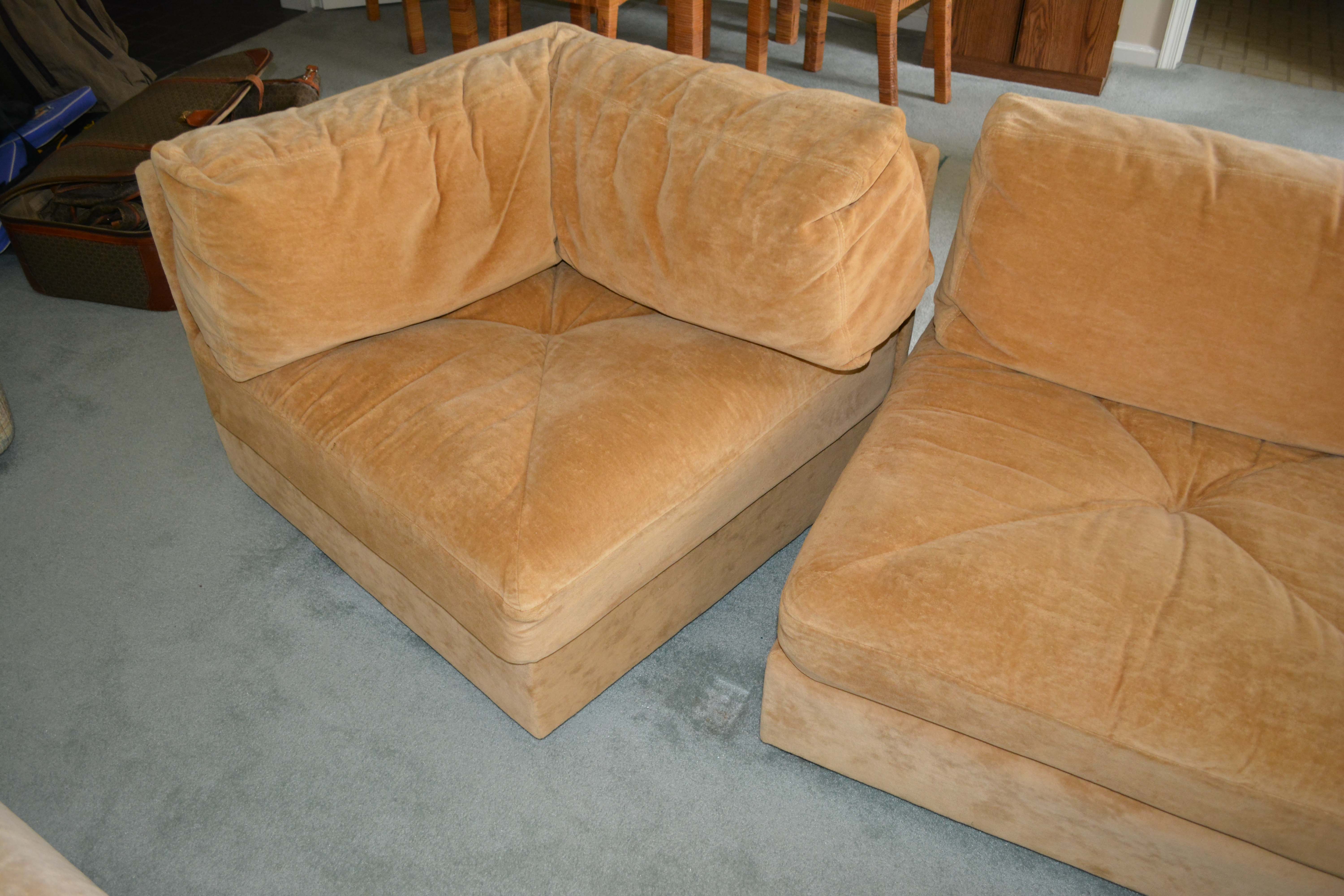Selig of Monroe Modular Sectional with Two Ottomans