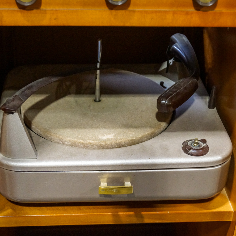 Vintage Crosley Television, Turntable and Radio in Cabinet