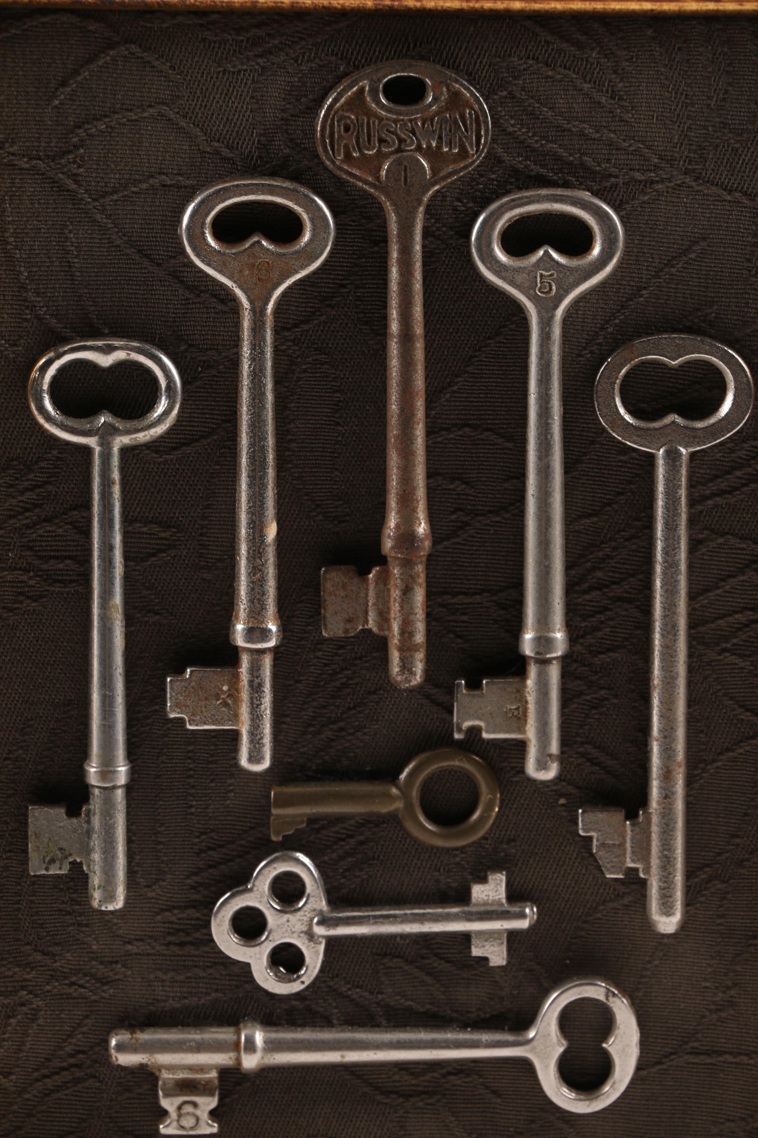 Vintage Keys in Gold Tone Wooden Frames