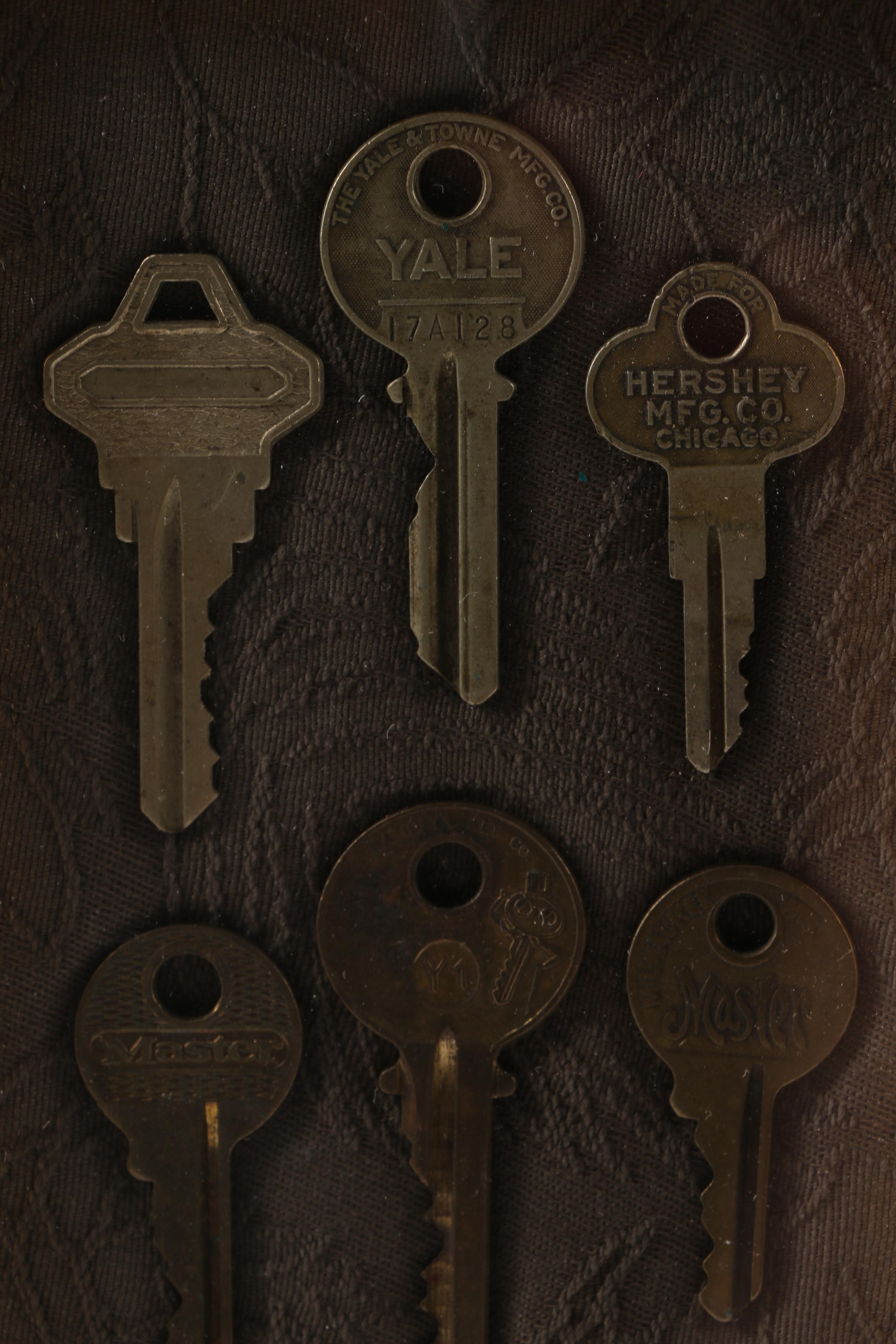 Vintage Keys in Gold Tone Wooden Frames