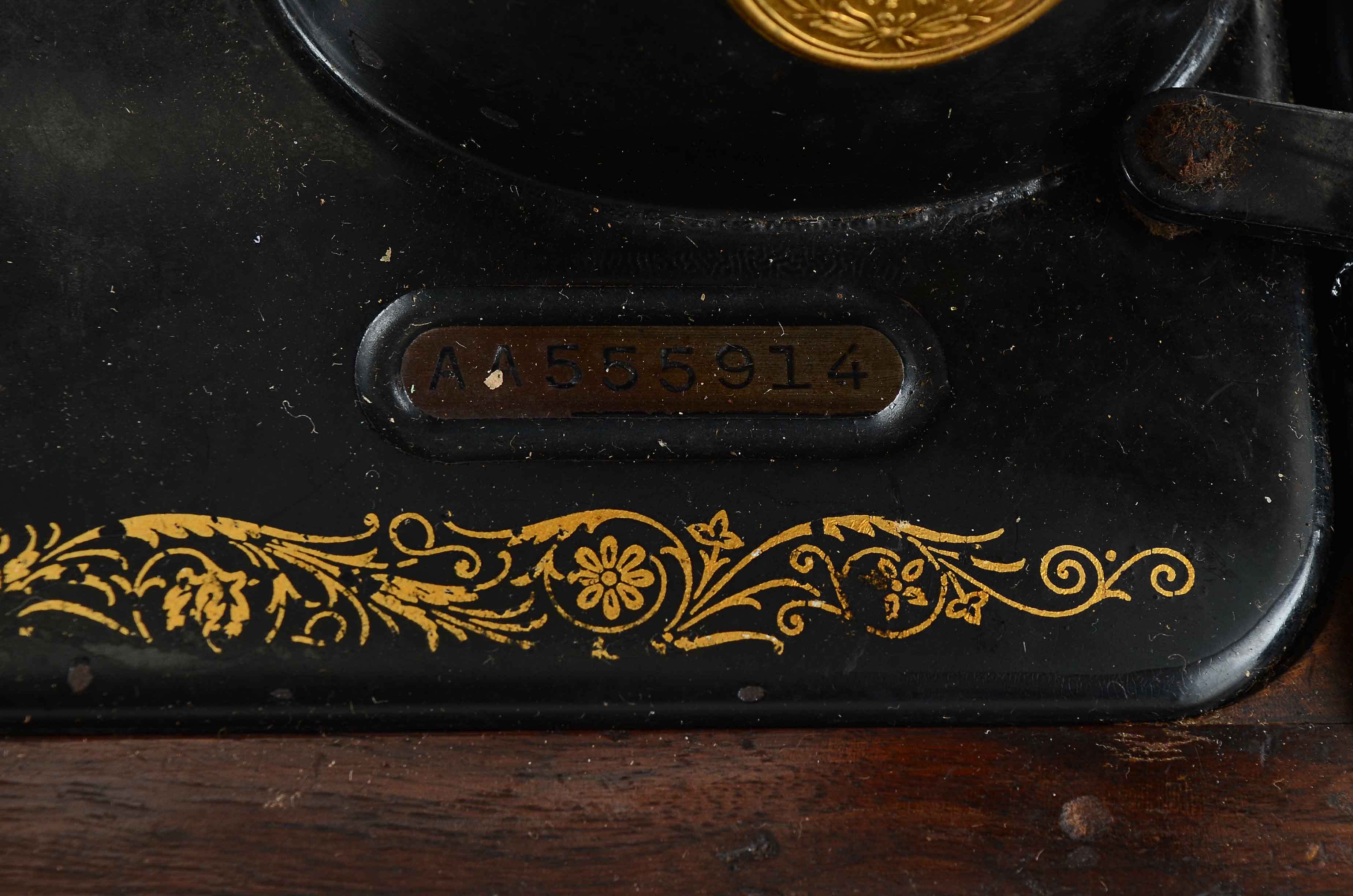 Vintage Singer No. 99 Portable Electric Sewing Machine