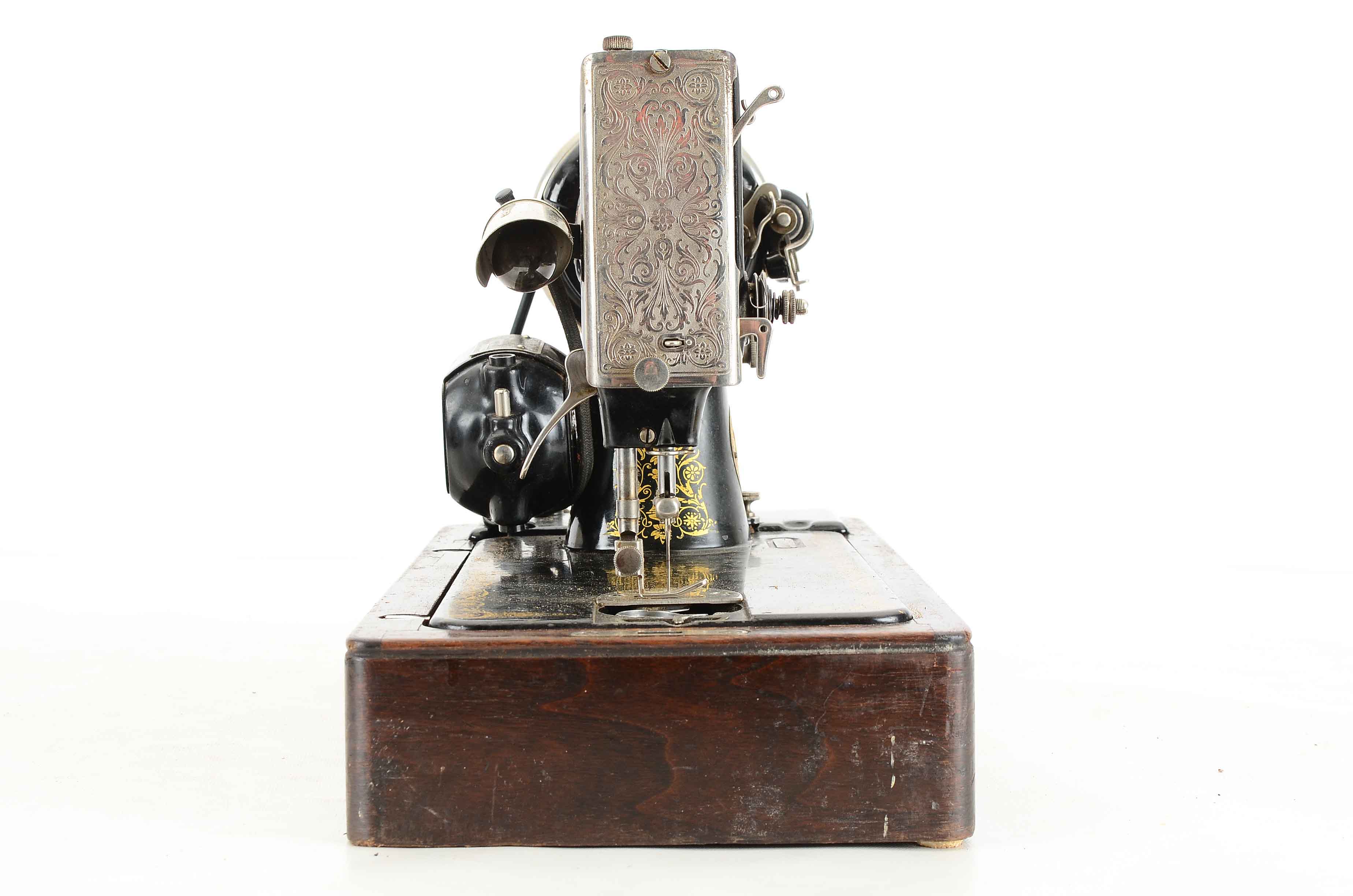 Vintage Singer No. 99 Portable Electric Sewing Machine