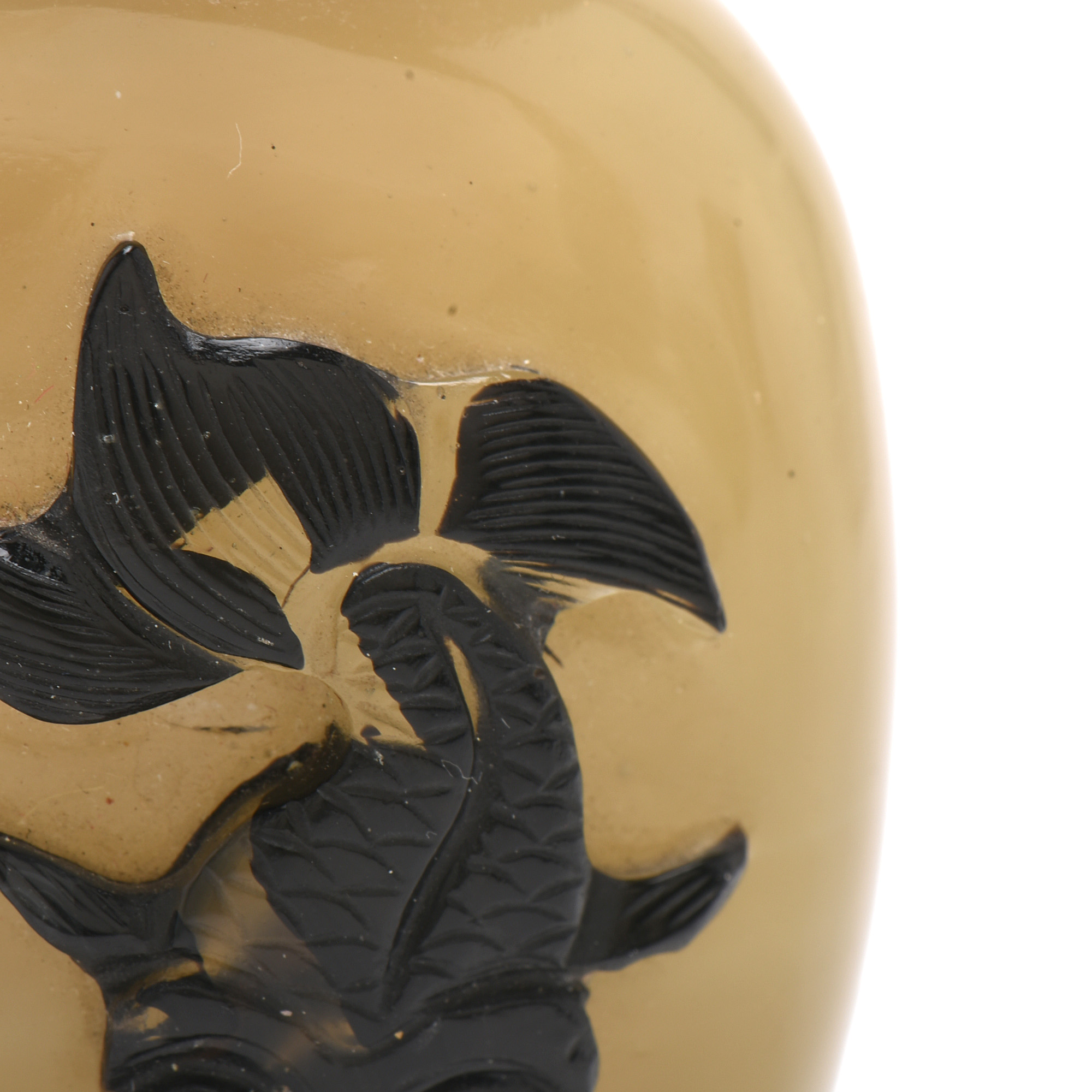 Qing Dynasty Peking Glass Carved Snuff Bottle