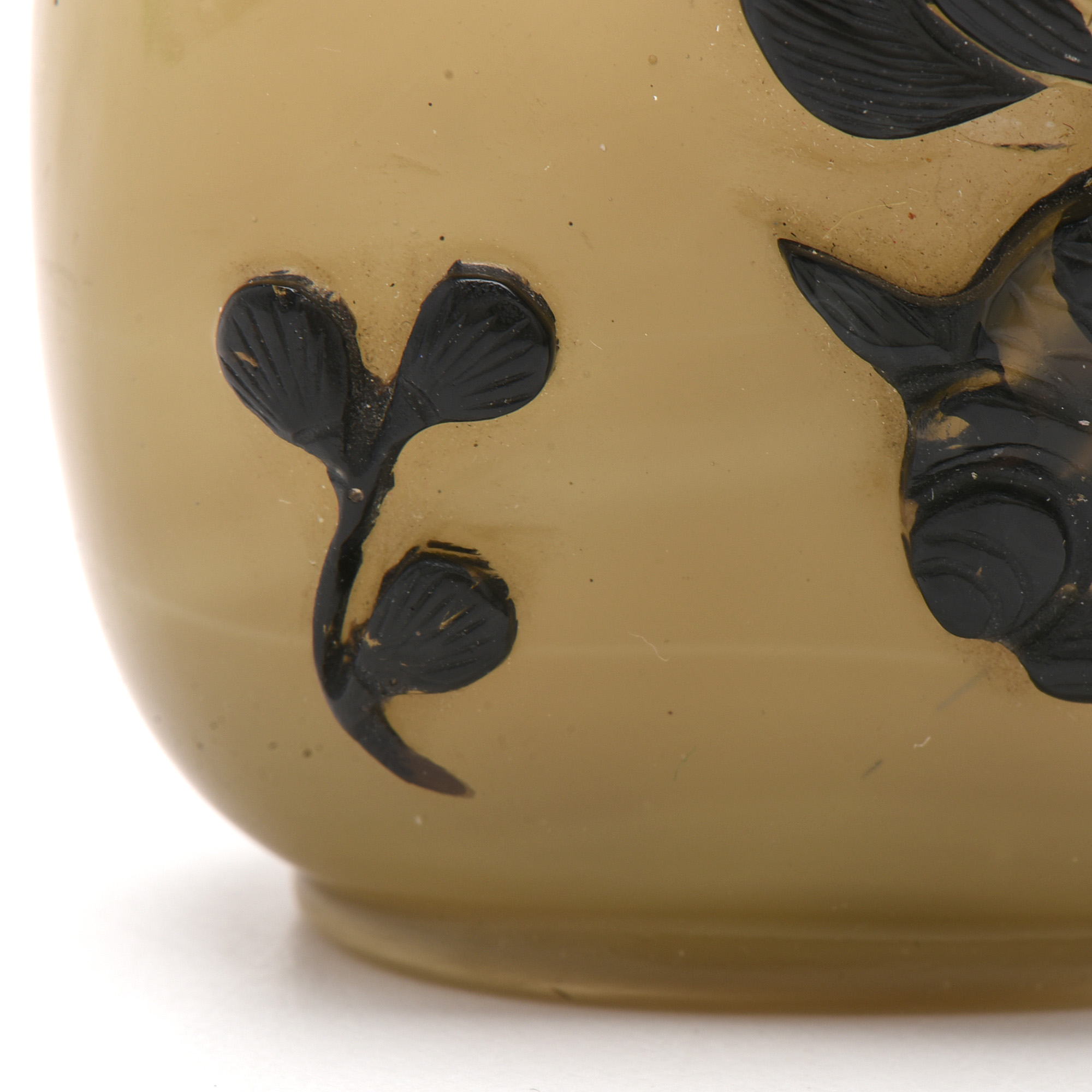 Qing Dynasty Peking Glass Carved Snuff Bottle