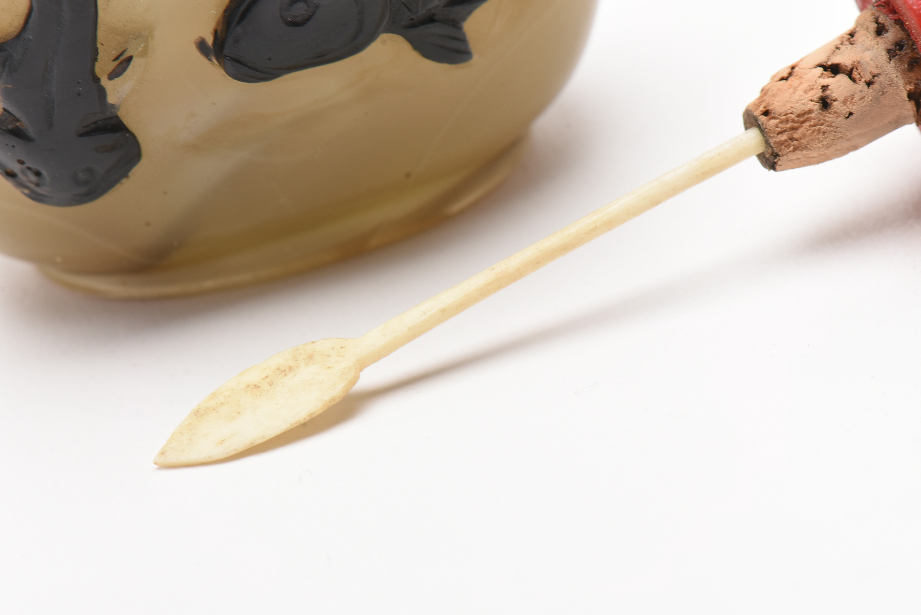 Qing Dynasty Peking Glass Carved Snuff Bottle